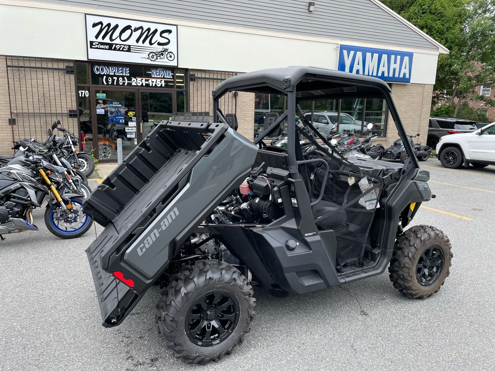 2024 Can-Am Defender XT HD10 in Tyngsboro, Massachusetts - Photo 9