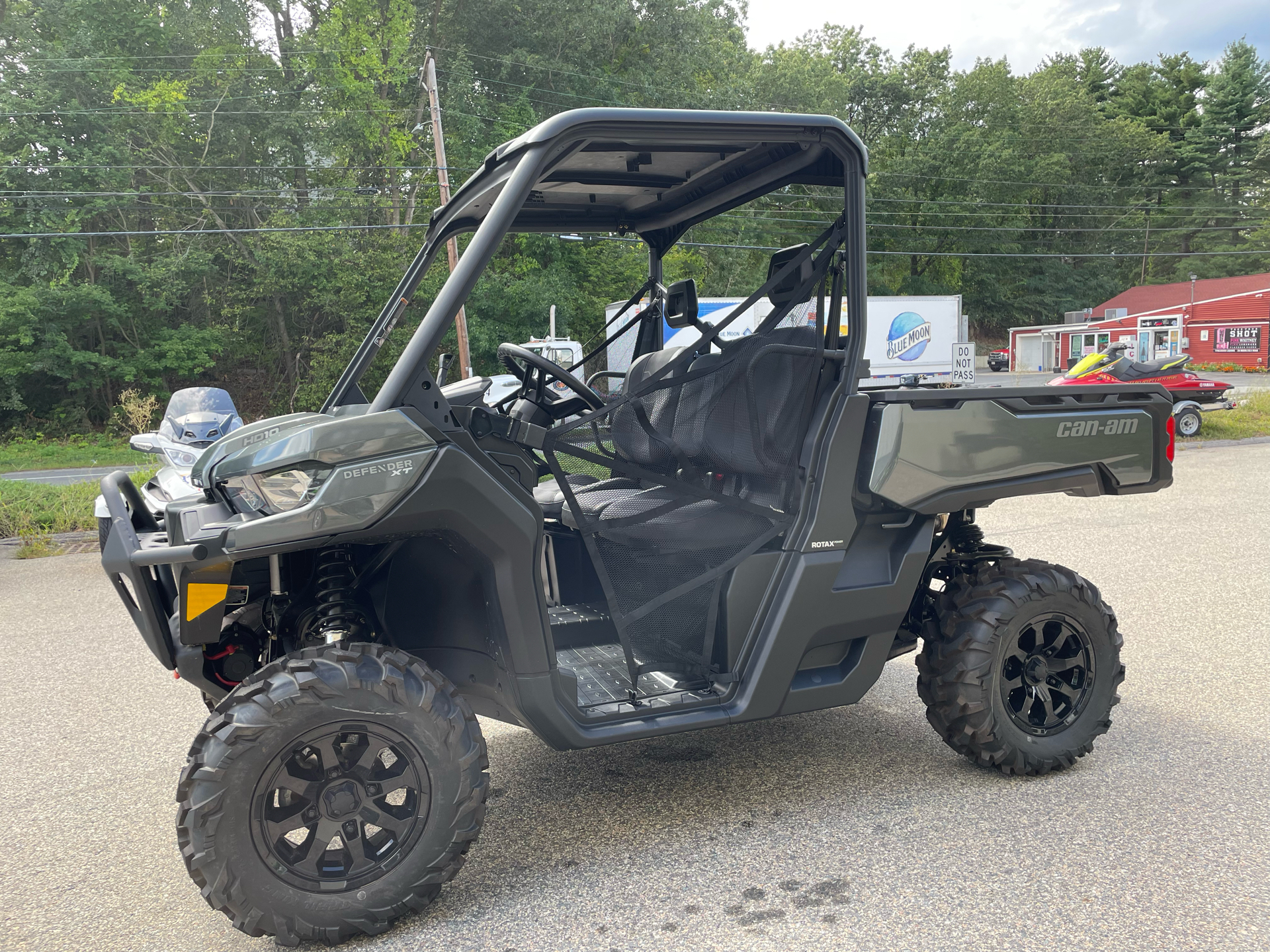 2024 Can-Am Defender XT HD10 in Tyngsboro, Massachusetts - Photo 1