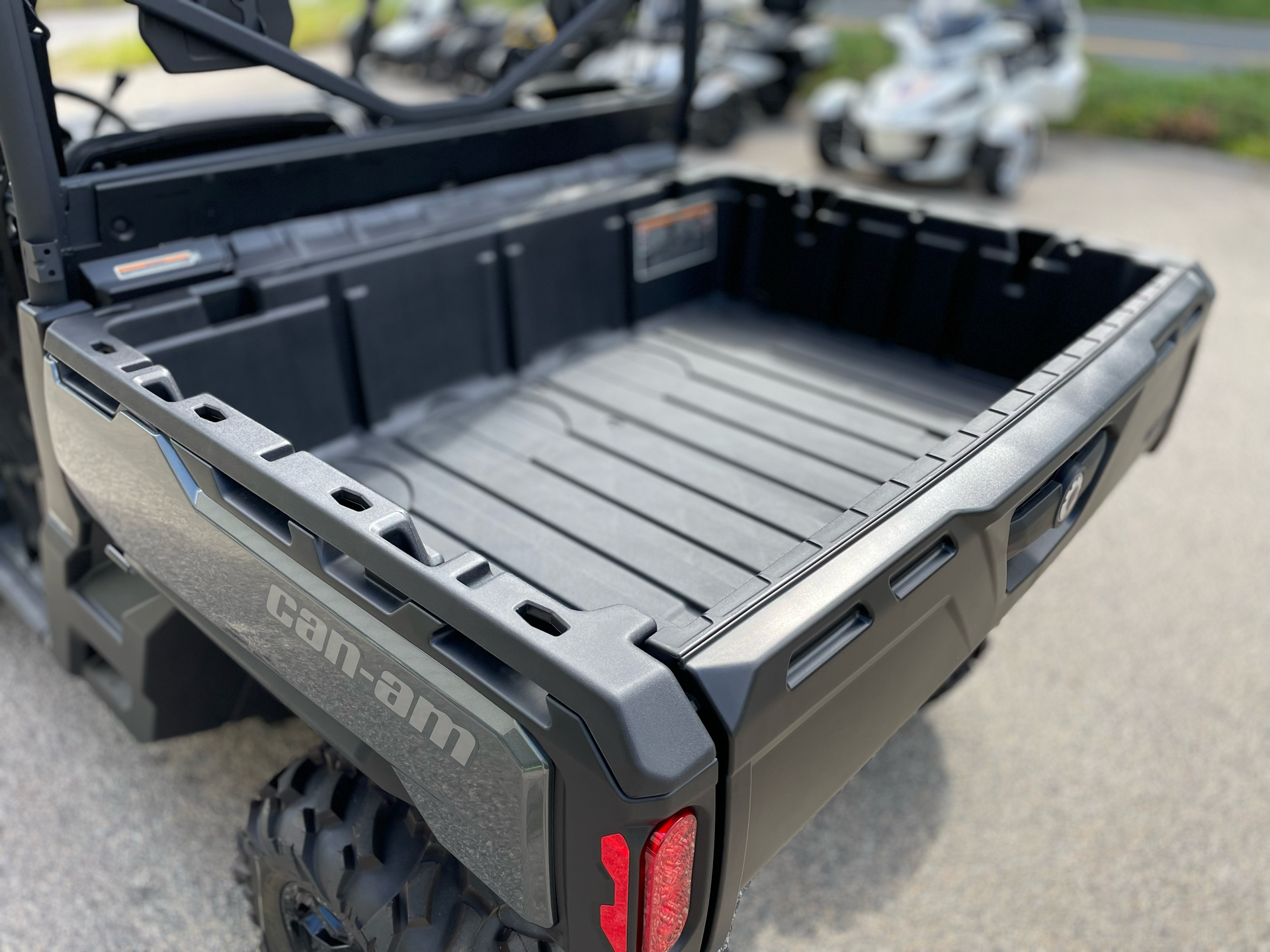 2024 Can-Am Defender XT HD10 in Tyngsboro, Massachusetts - Photo 9