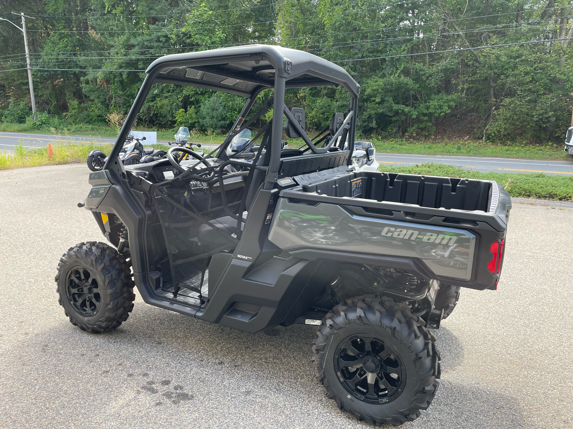 2024 Can-Am Defender XT HD10 in Tyngsboro, Massachusetts - Photo 10