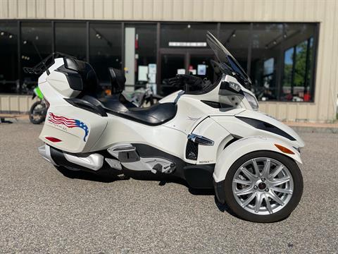 2017 Can-Am Spyder RT Limited in Tyngsboro, Massachusetts - Photo 2