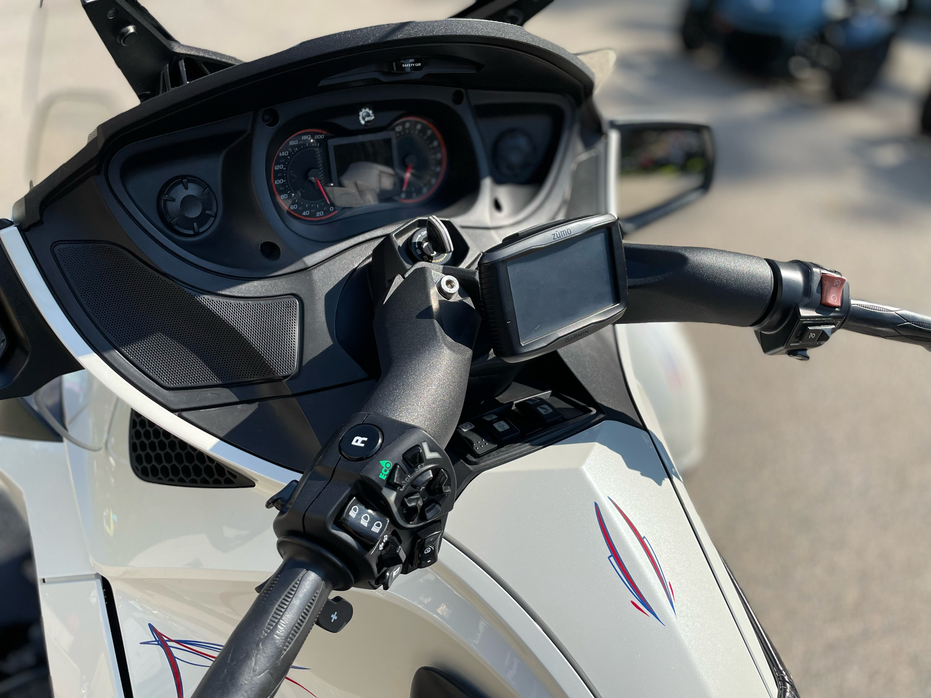 2017 Can-Am Spyder RT Limited in Tyngsboro, Massachusetts - Photo 7