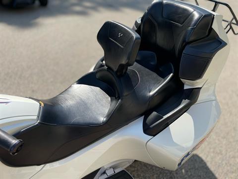 2017 Can-Am Spyder RT Limited in Tyngsboro, Massachusetts - Photo 8
