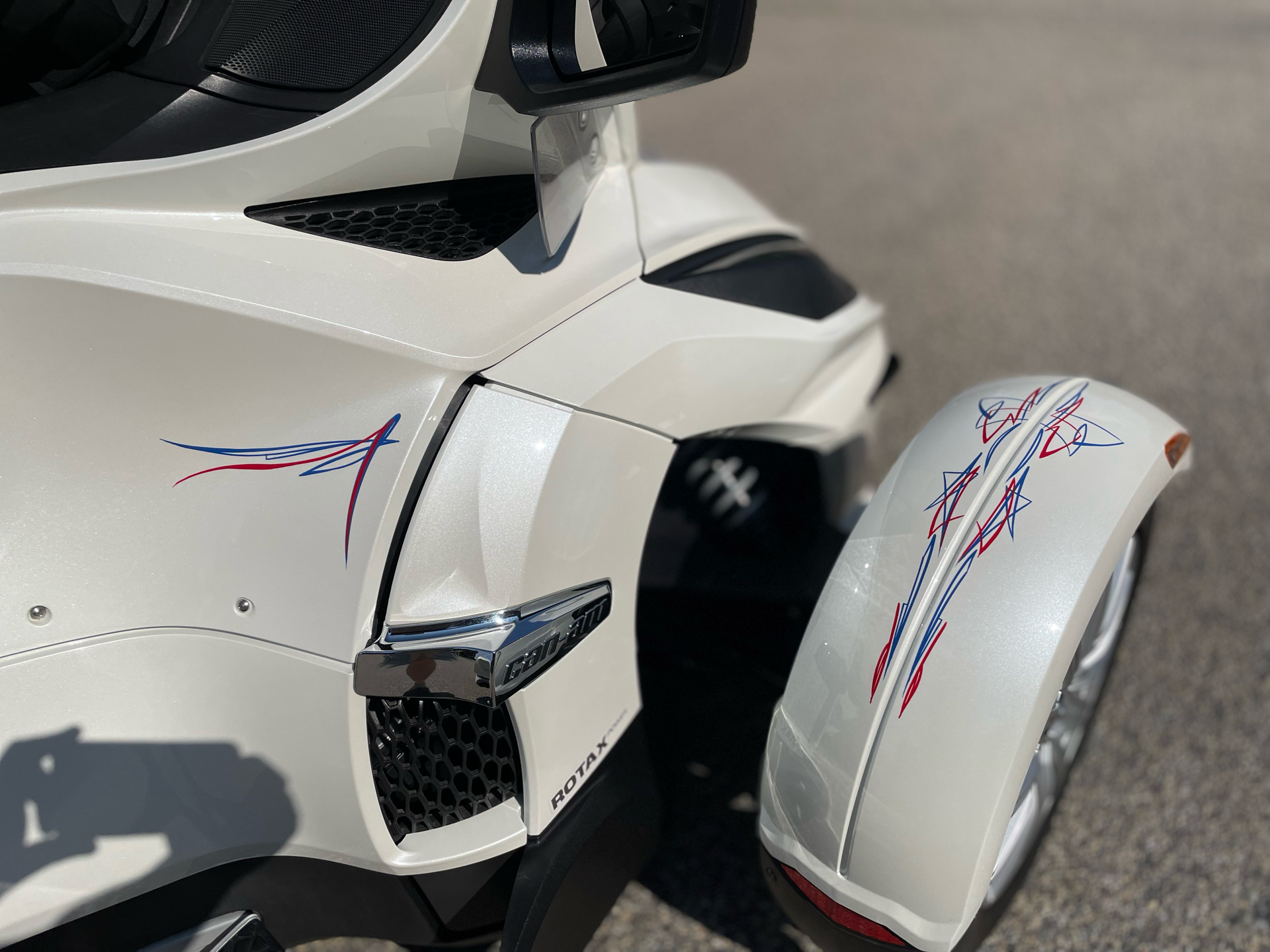 2017 Can-Am Spyder RT Limited in Tyngsboro, Massachusetts - Photo 14
