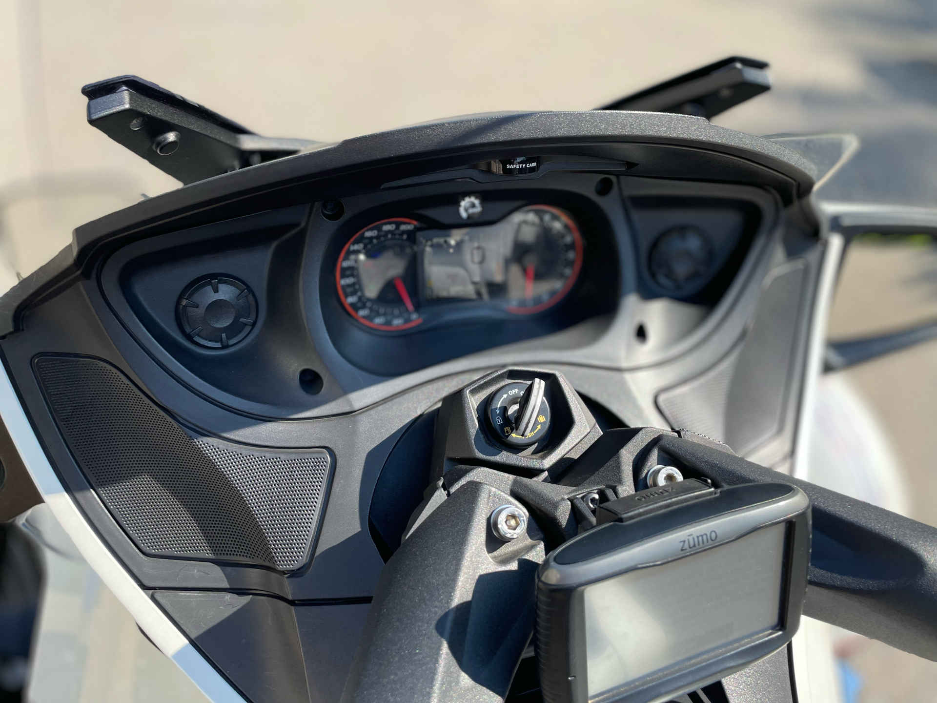 2017 Can-Am Spyder RT Limited in Tyngsboro, Massachusetts - Photo 18