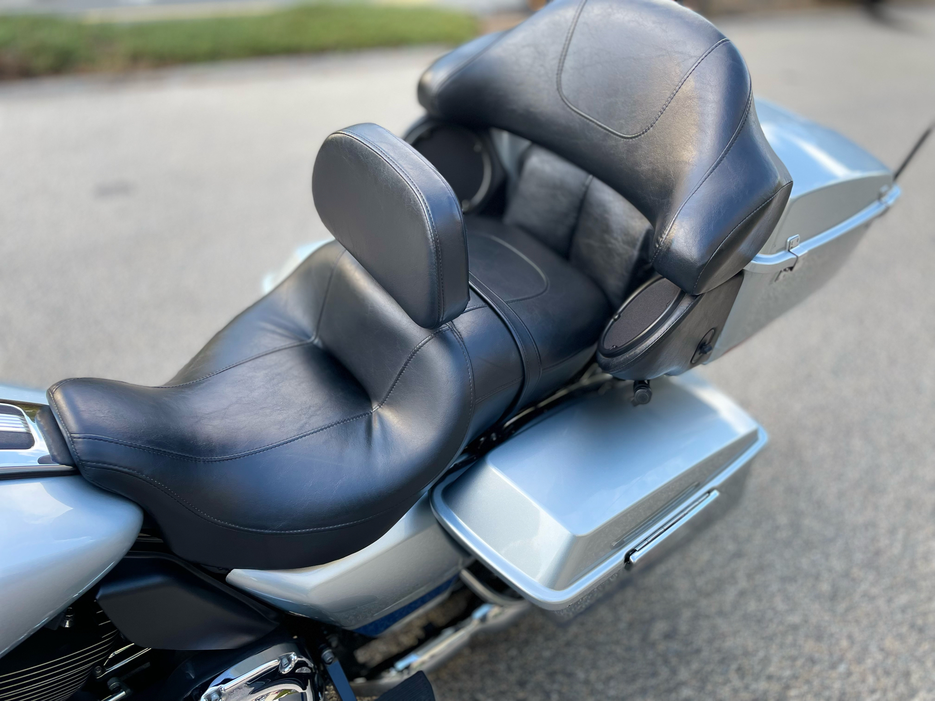 2011 Harley-Davidson Road Glide® Ultra in Tyngsboro, Massachusetts - Photo 11
