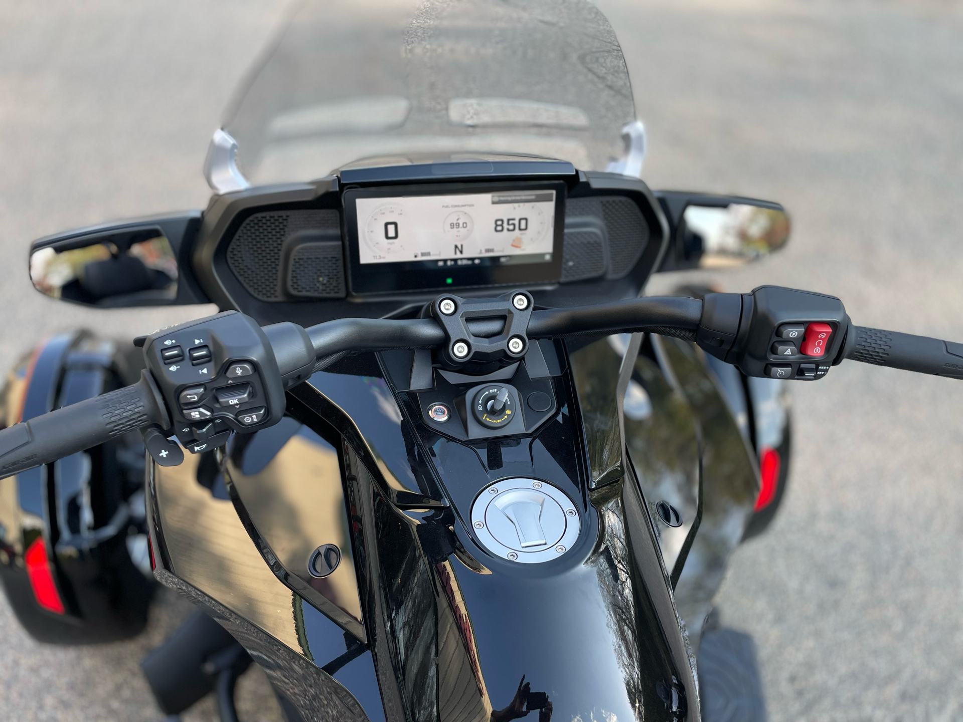 2025 Can-Am Spyder F3 Limited in Tyngsboro, Massachusetts - Photo 12