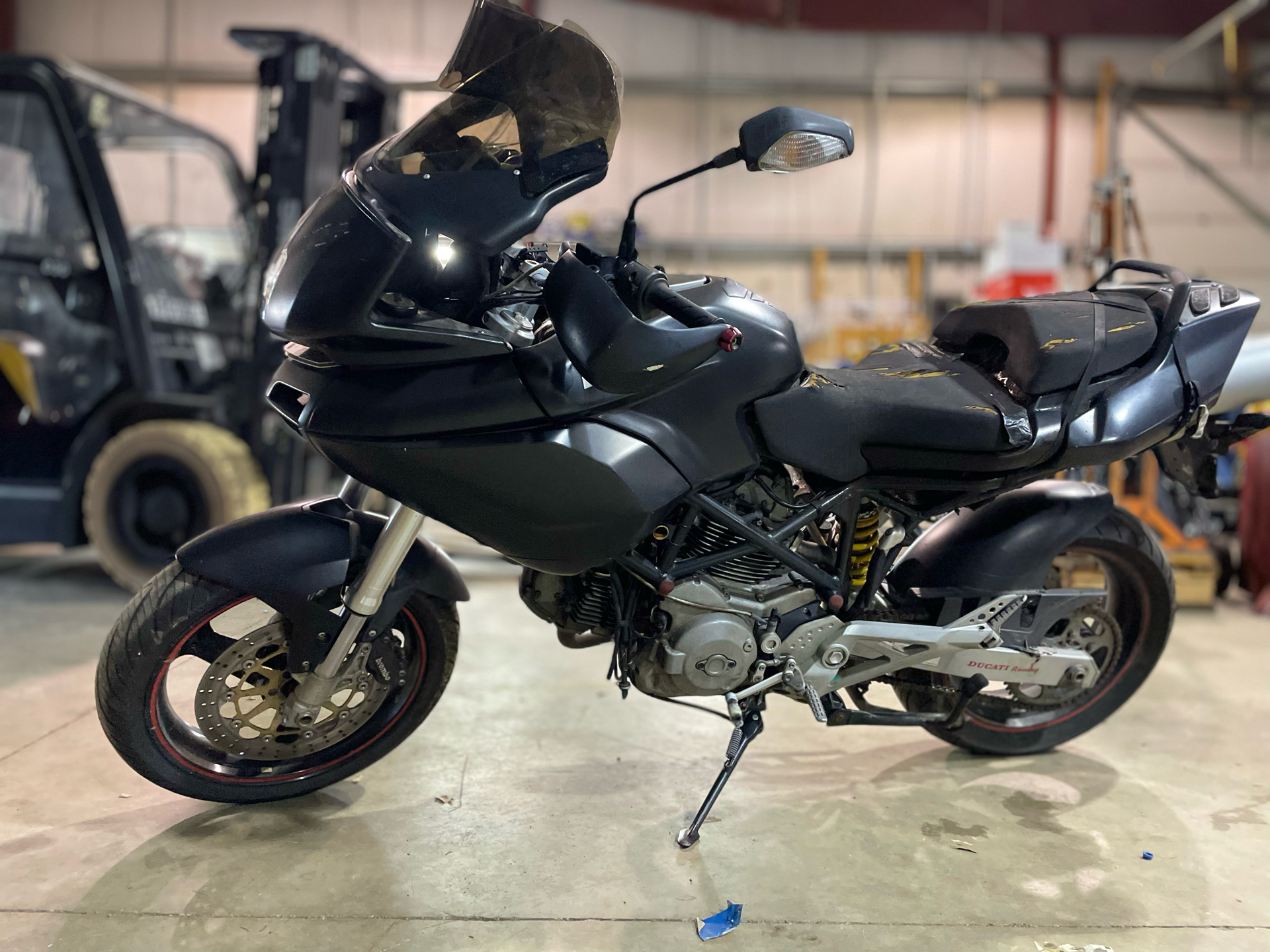 2006 Ducati Monster 620 in Tyngsboro, Massachusetts - Photo 2
