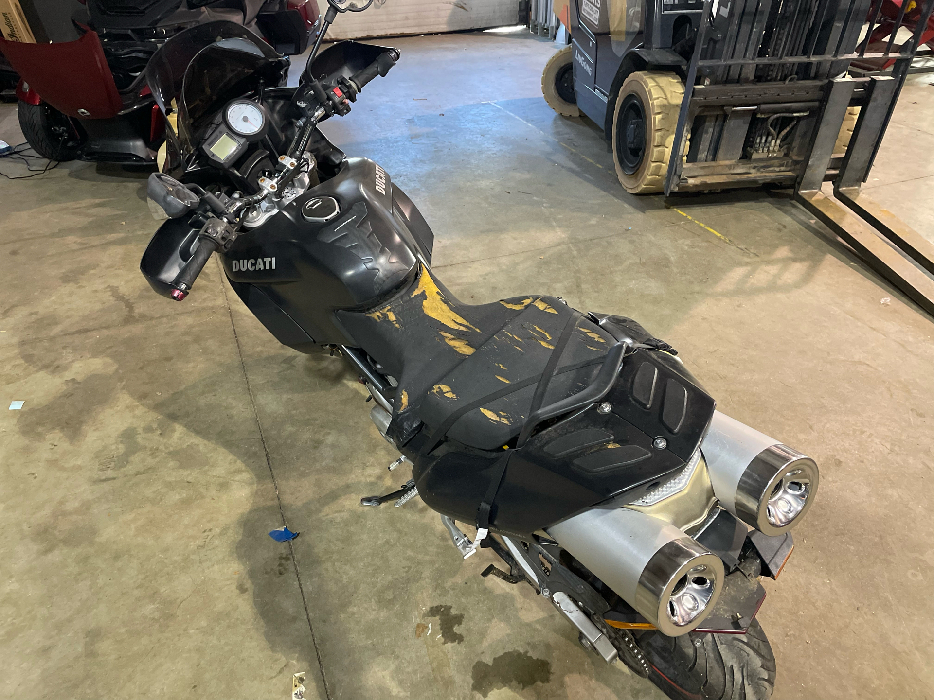 2006 Ducati Monster 620 in Tyngsboro, Massachusetts - Photo 6