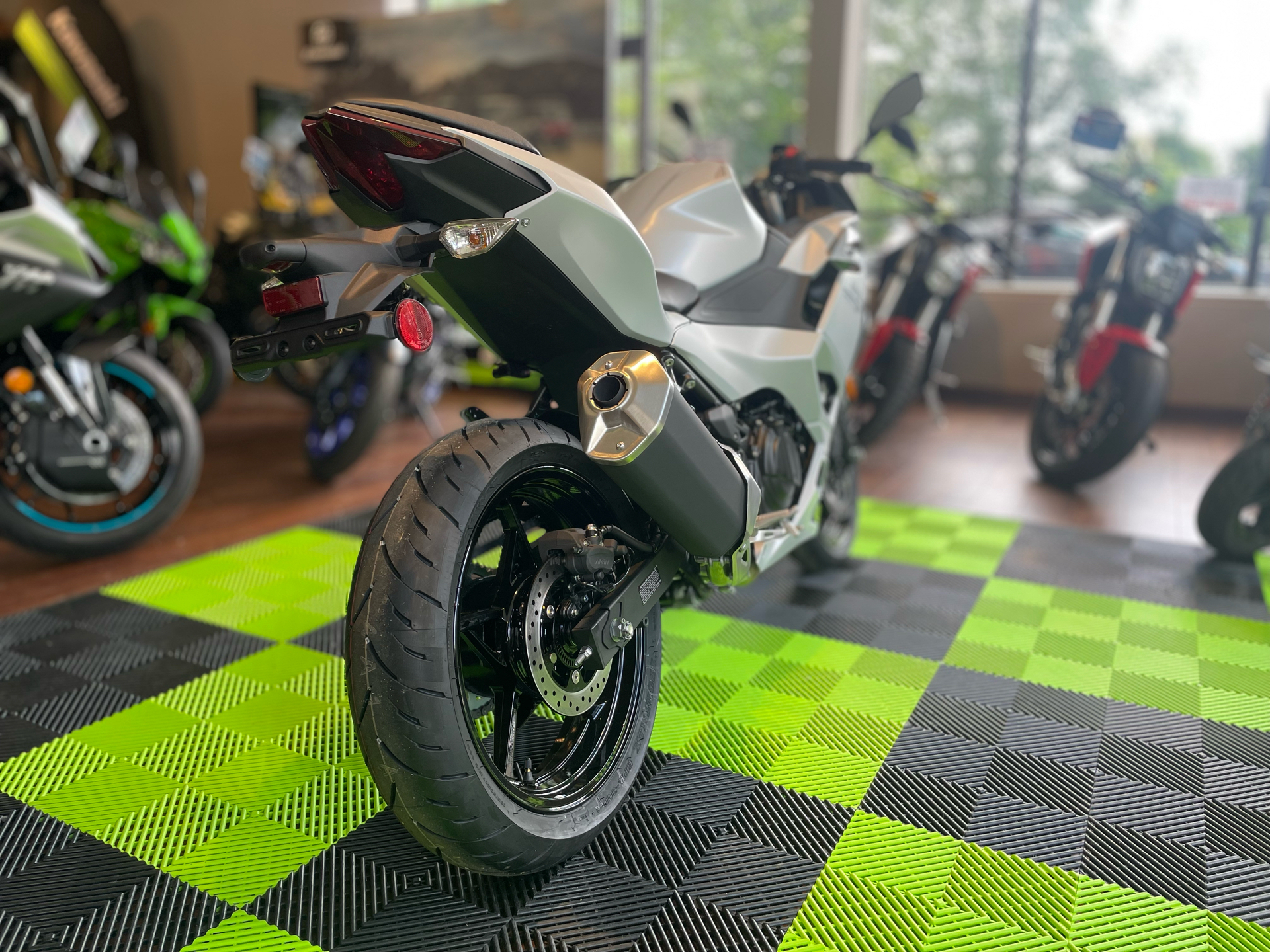 2025 Kawasaki Ninja 500 ABS in Tyngsboro, Massachusetts - Photo 5