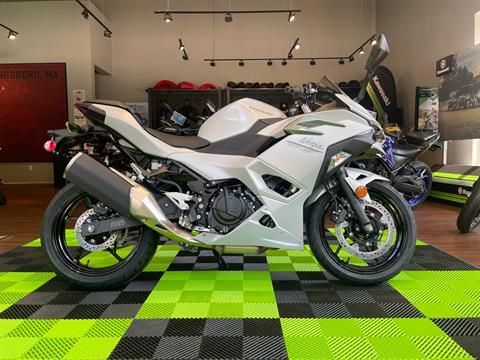 2025 Kawasaki Ninja 500 ABS in Tyngsboro, Massachusetts - Photo 10