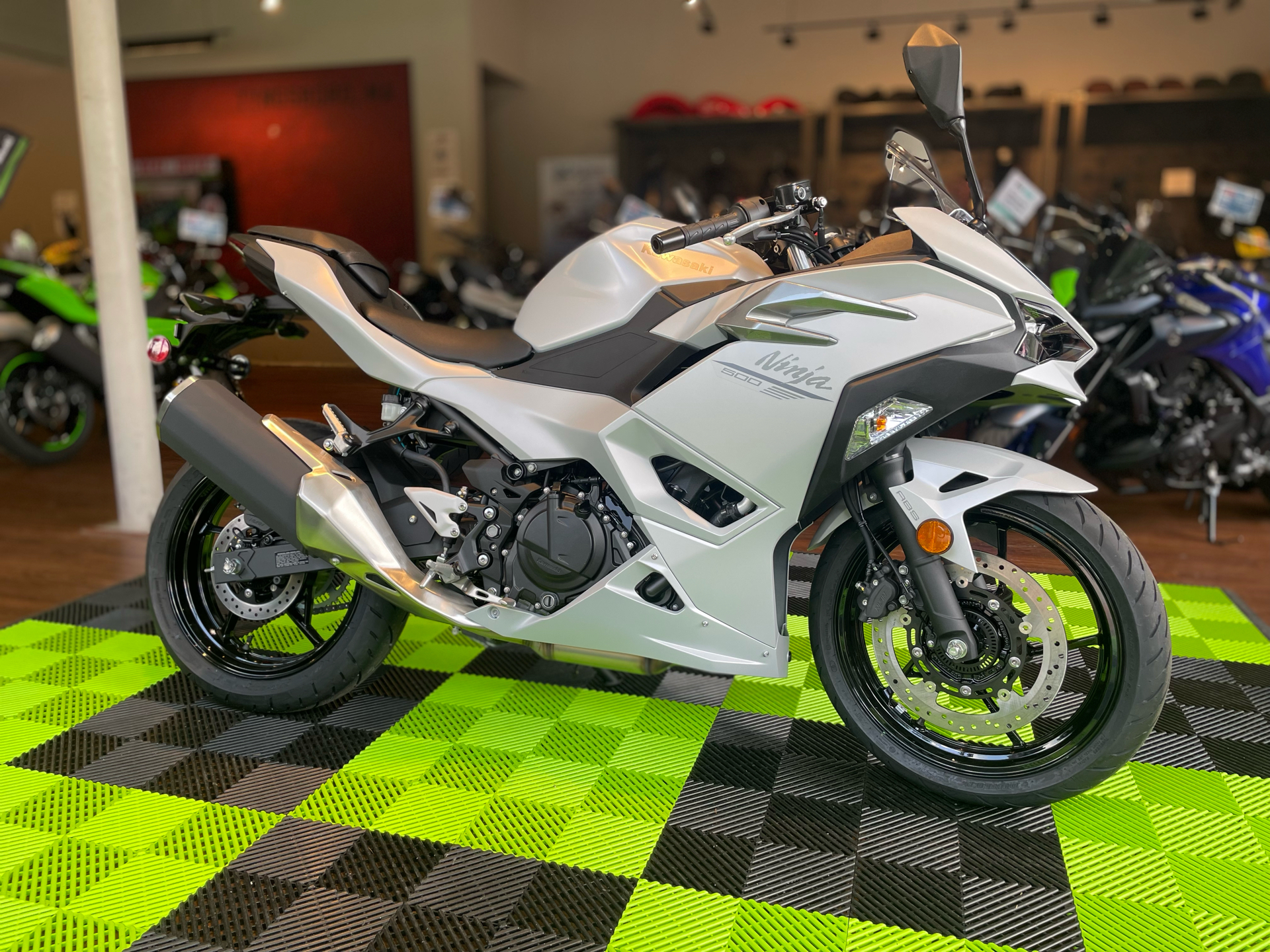 2025 Kawasaki Ninja 500 ABS in Tyngsboro, Massachusetts - Photo 16