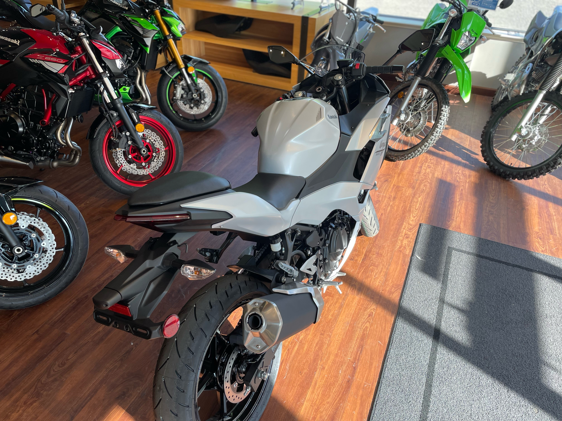 2025 Kawasaki Ninja 500 ABS in Tyngsboro, Massachusetts - Photo 10