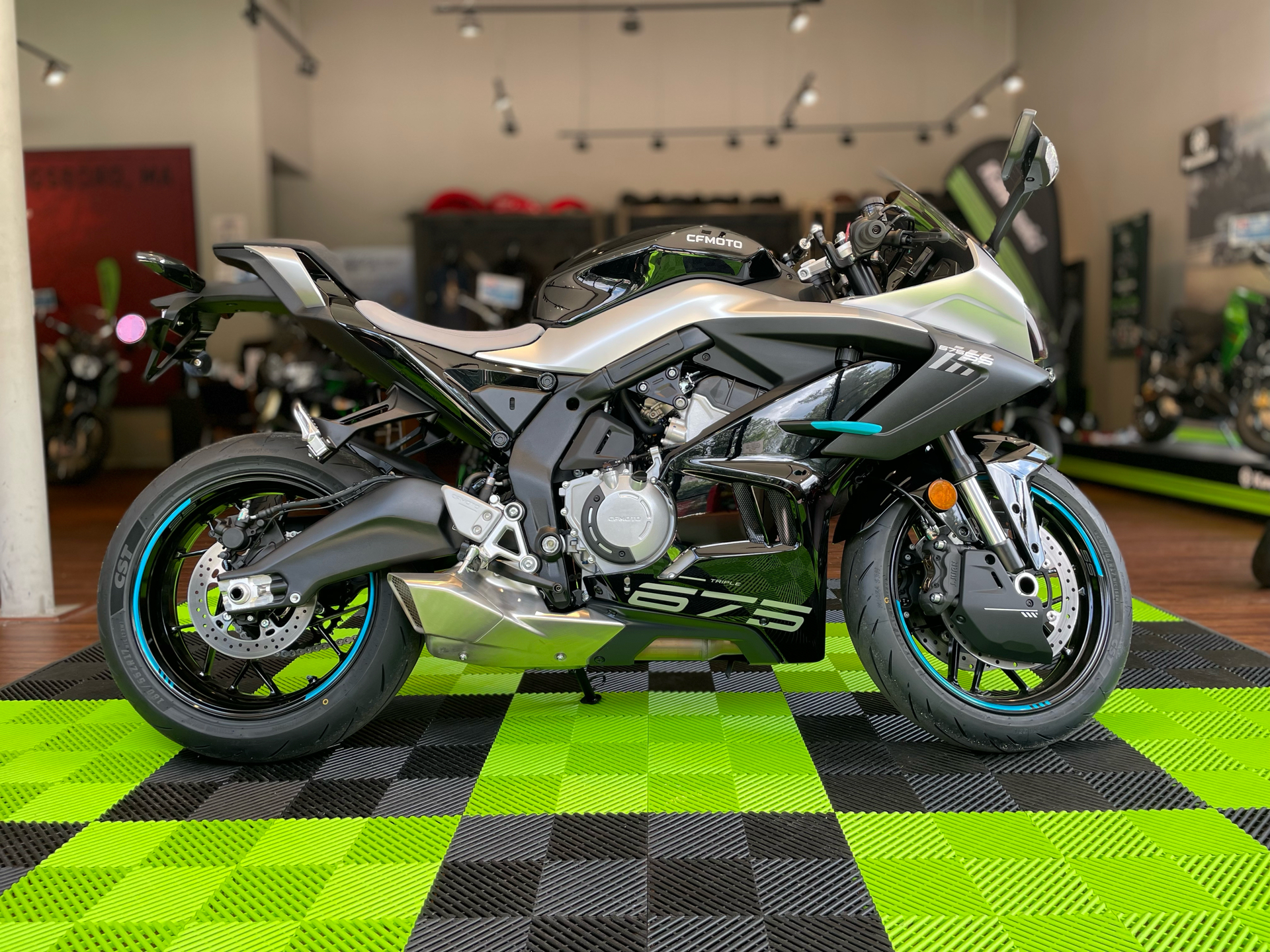 2025 CFMOTO 675SS in Tyngsboro, Massachusetts - Photo 9