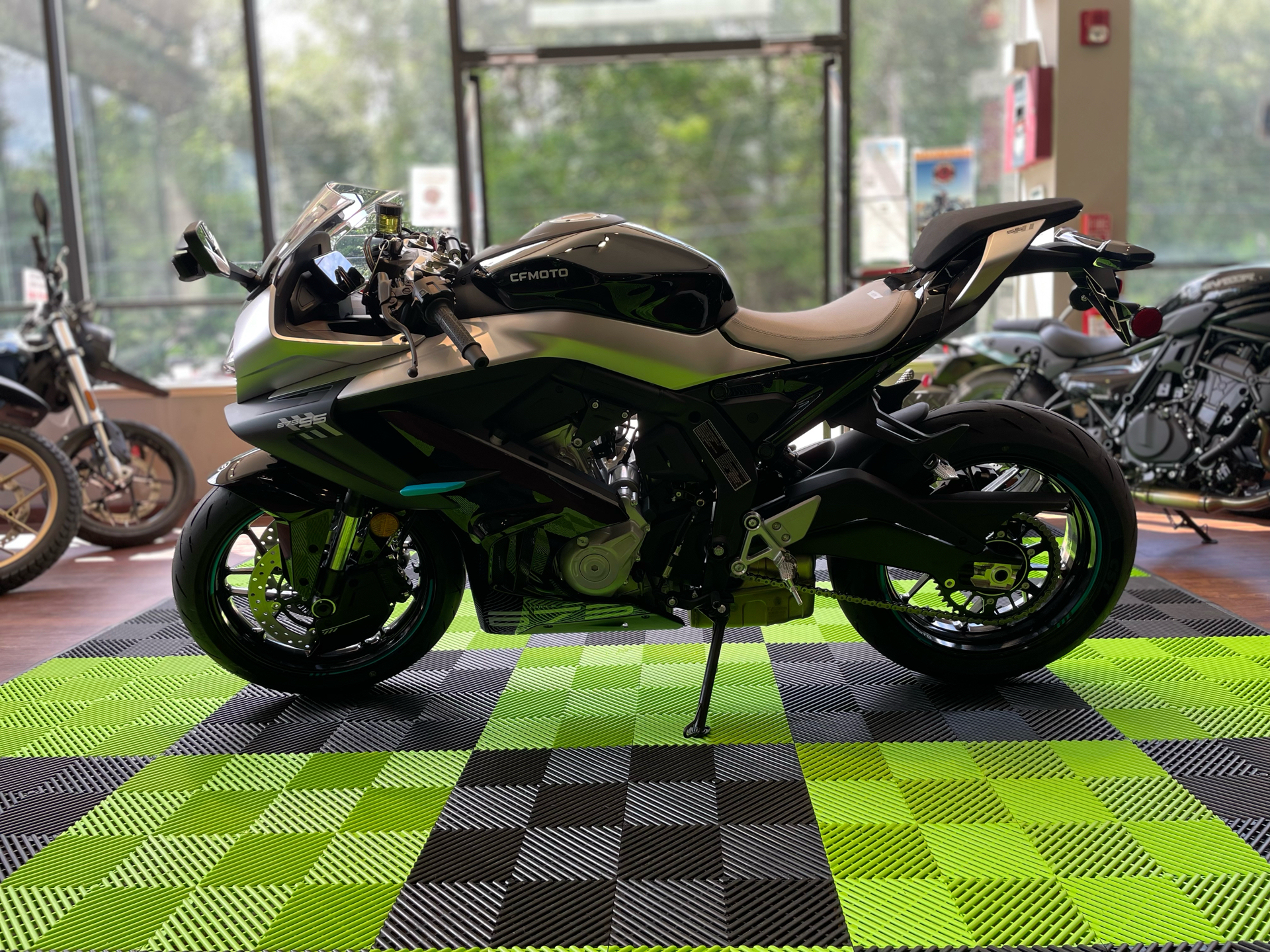 2025 CFMOTO 675SS in Tyngsboro, Massachusetts - Photo 10