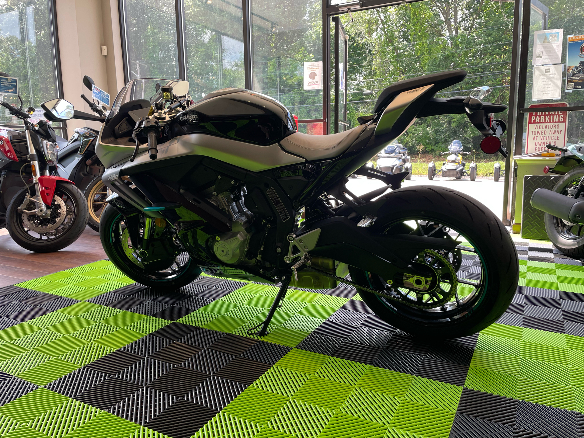 2025 CFMOTO 675SS in Tyngsboro, Massachusetts - Photo 11