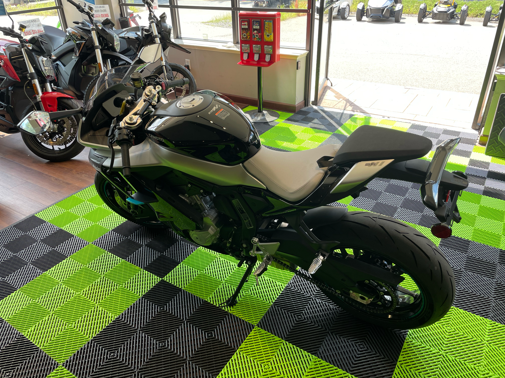 2025 CFMOTO 675SS in Tyngsboro, Massachusetts - Photo 15