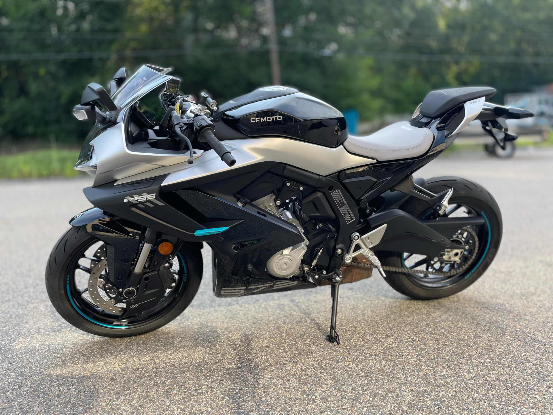 2025 CFMOTO 675SS in Tyngsboro, Massachusetts - Photo 2