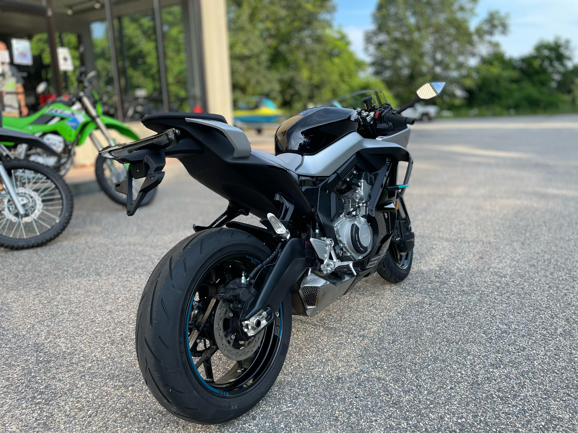 2025 CFMOTO 675SS in Tyngsboro, Massachusetts - Photo 11