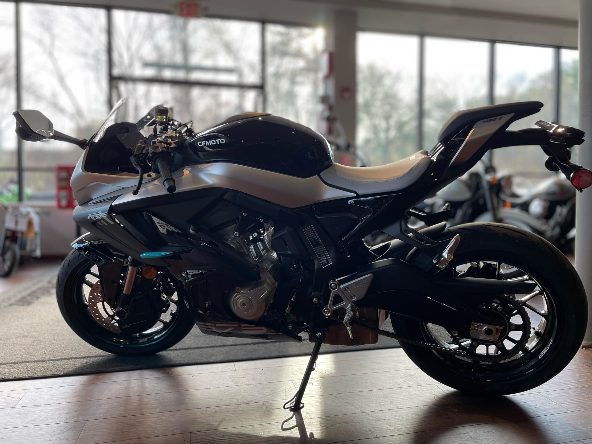 2025 CFMOTO 675SS in Tyngsboro, Massachusetts - Photo 4