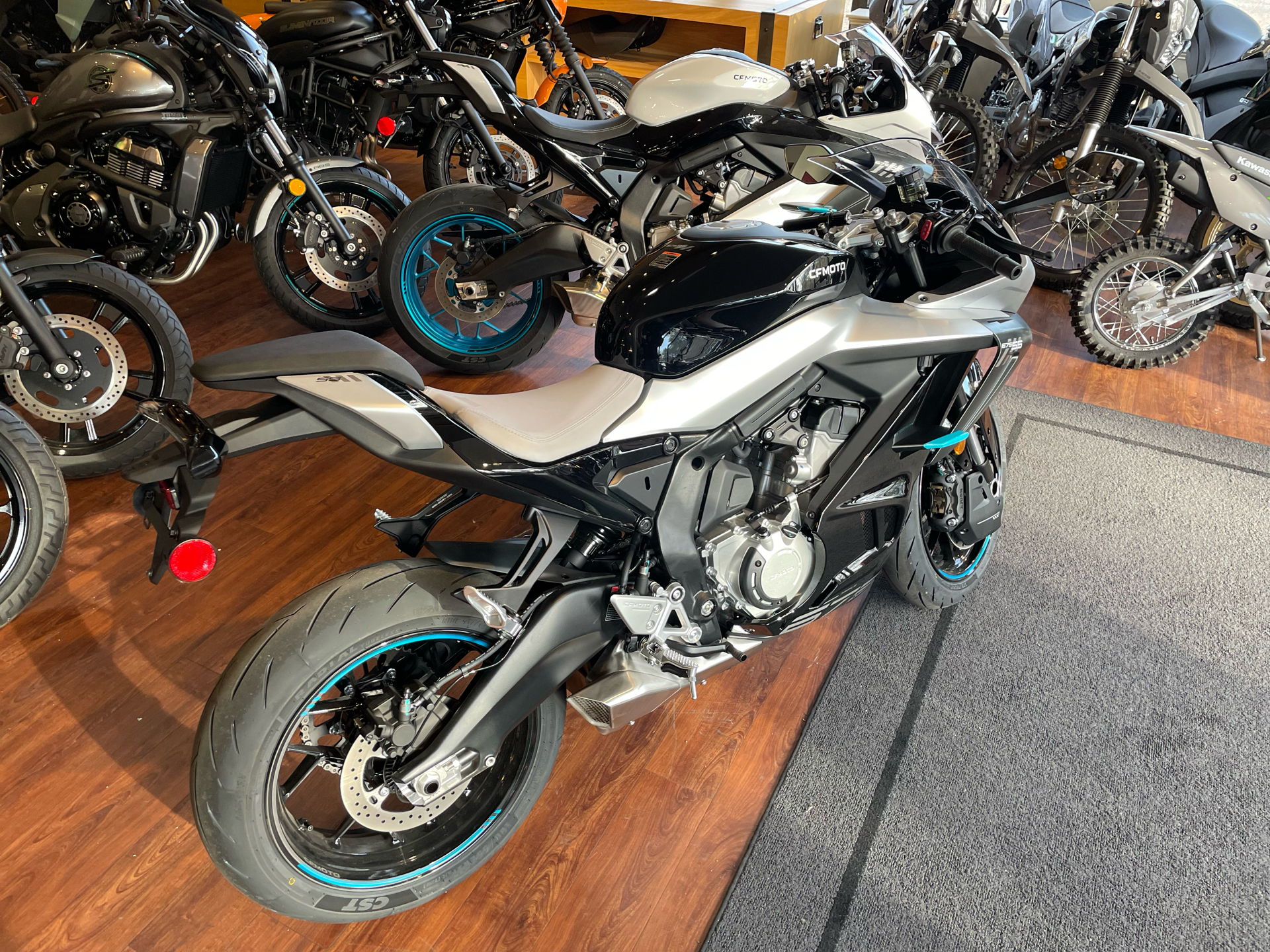 2025 CFMOTO 675SS in Tyngsboro, Massachusetts - Photo 10