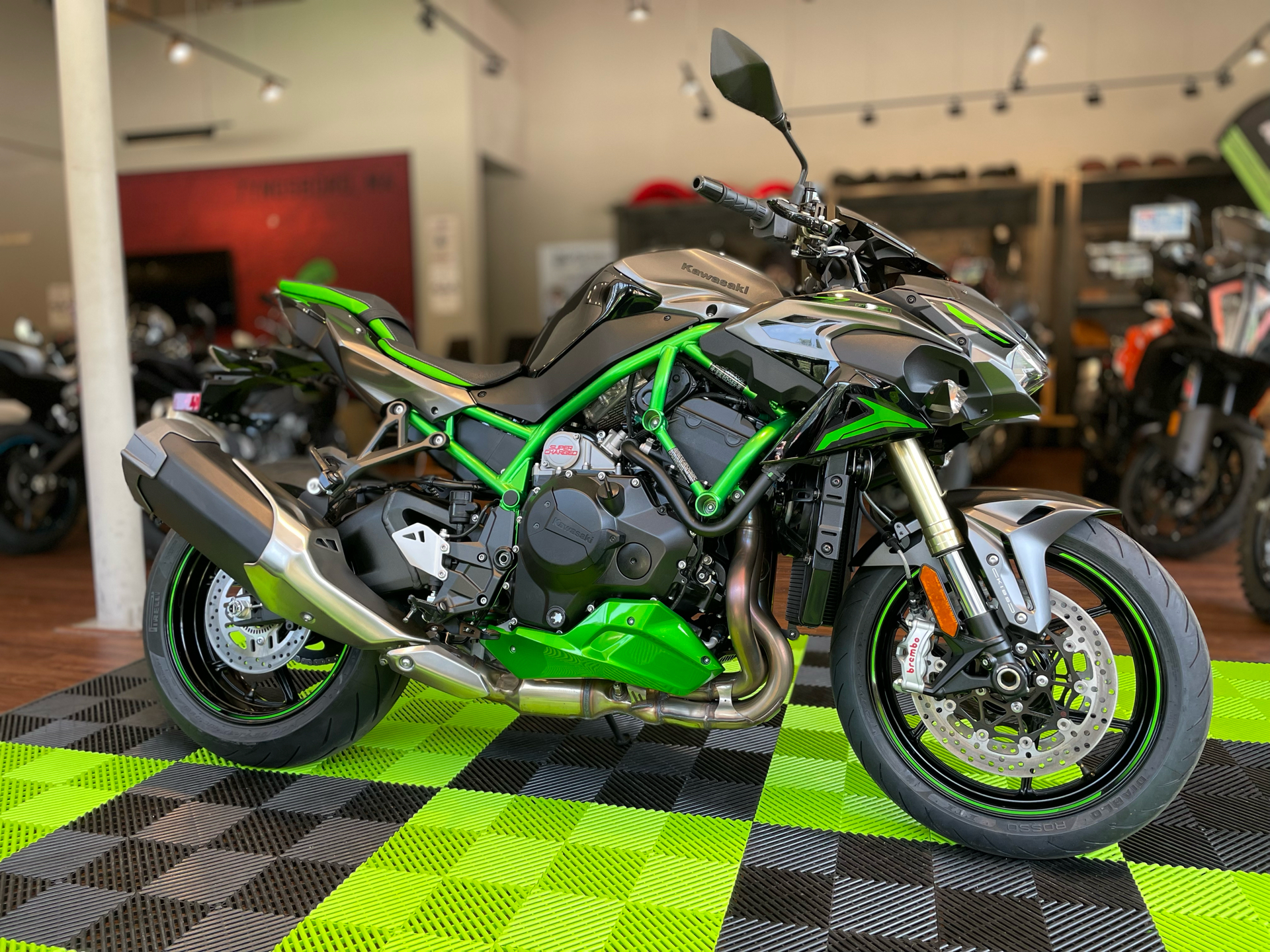 2025 Kawasaki Z H2 SE ABS in Tyngsboro, Massachusetts - Photo 4
