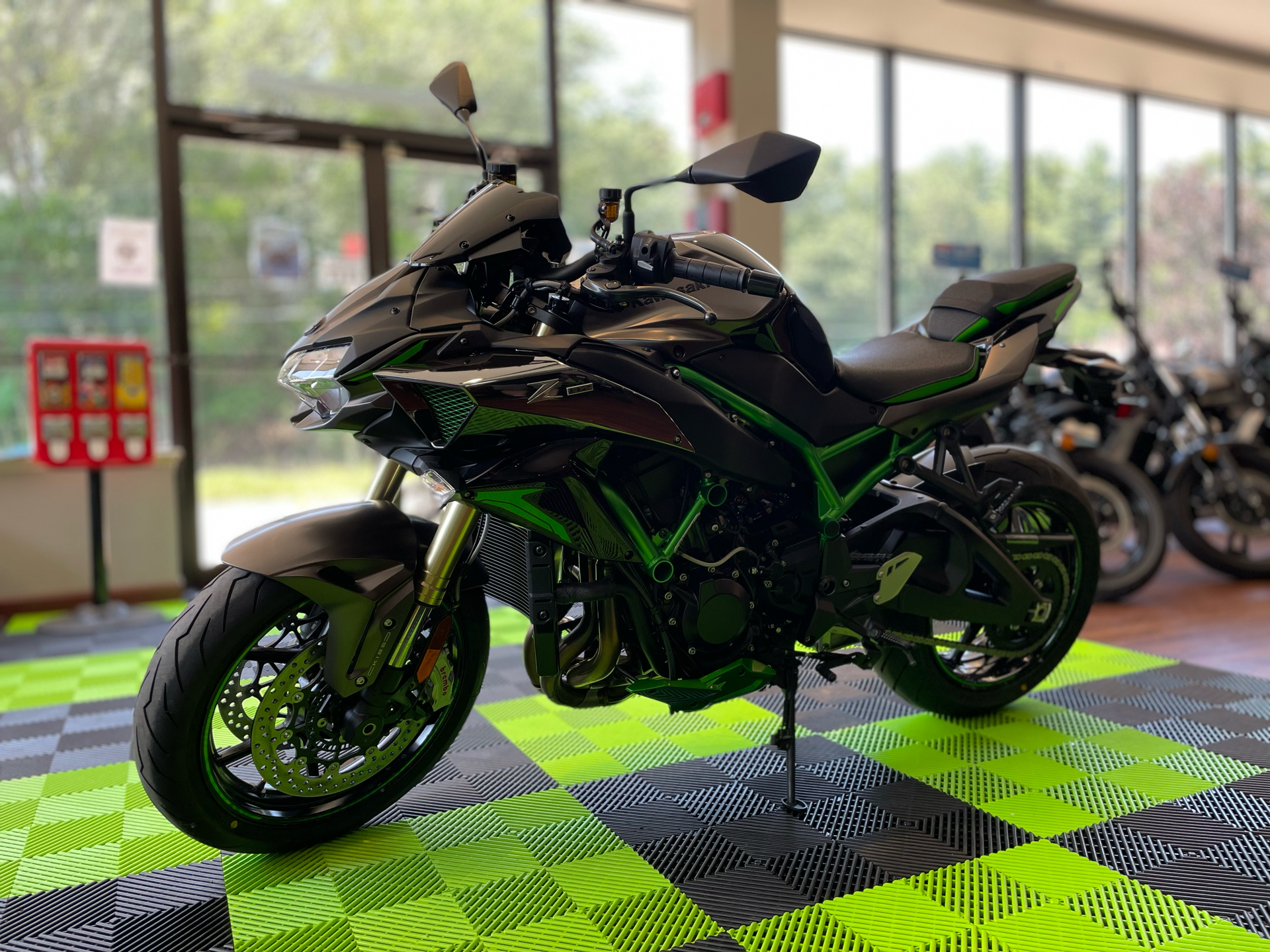 2025 Kawasaki Z H2 SE ABS in Tyngsboro, Massachusetts - Photo 5