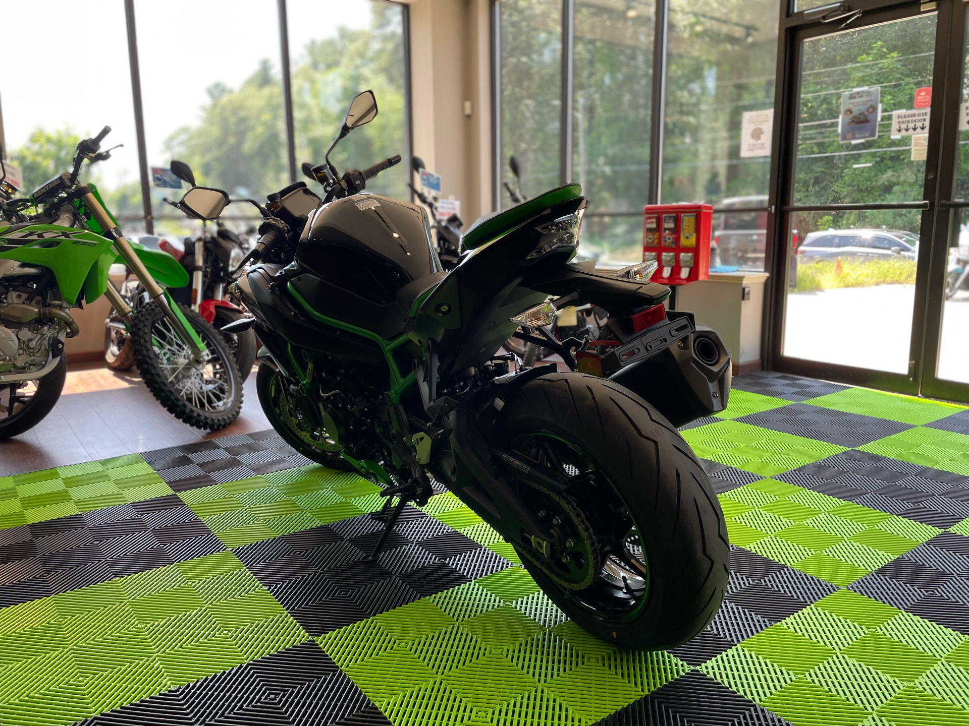 2025 Kawasaki Z H2 SE ABS in Tyngsboro, Massachusetts - Photo 7