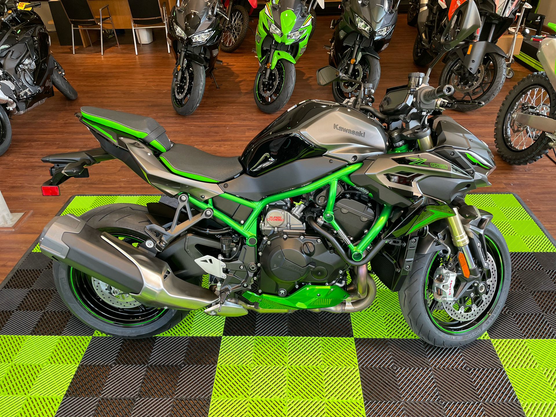 2025 Kawasaki Z H2 SE ABS in Tyngsboro, Massachusetts - Photo 8