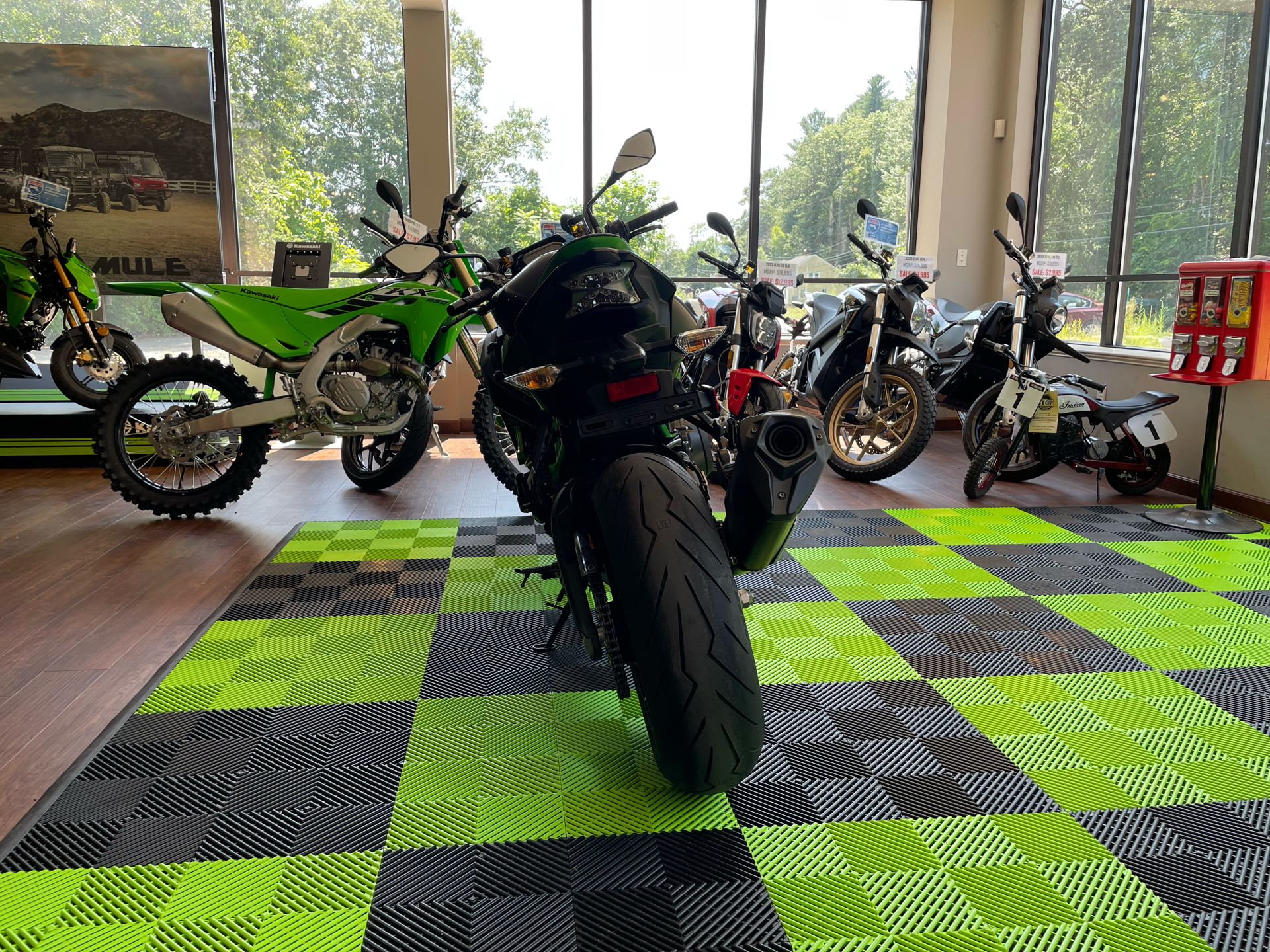2025 Kawasaki Z H2 SE ABS in Tyngsboro, Massachusetts - Photo 10