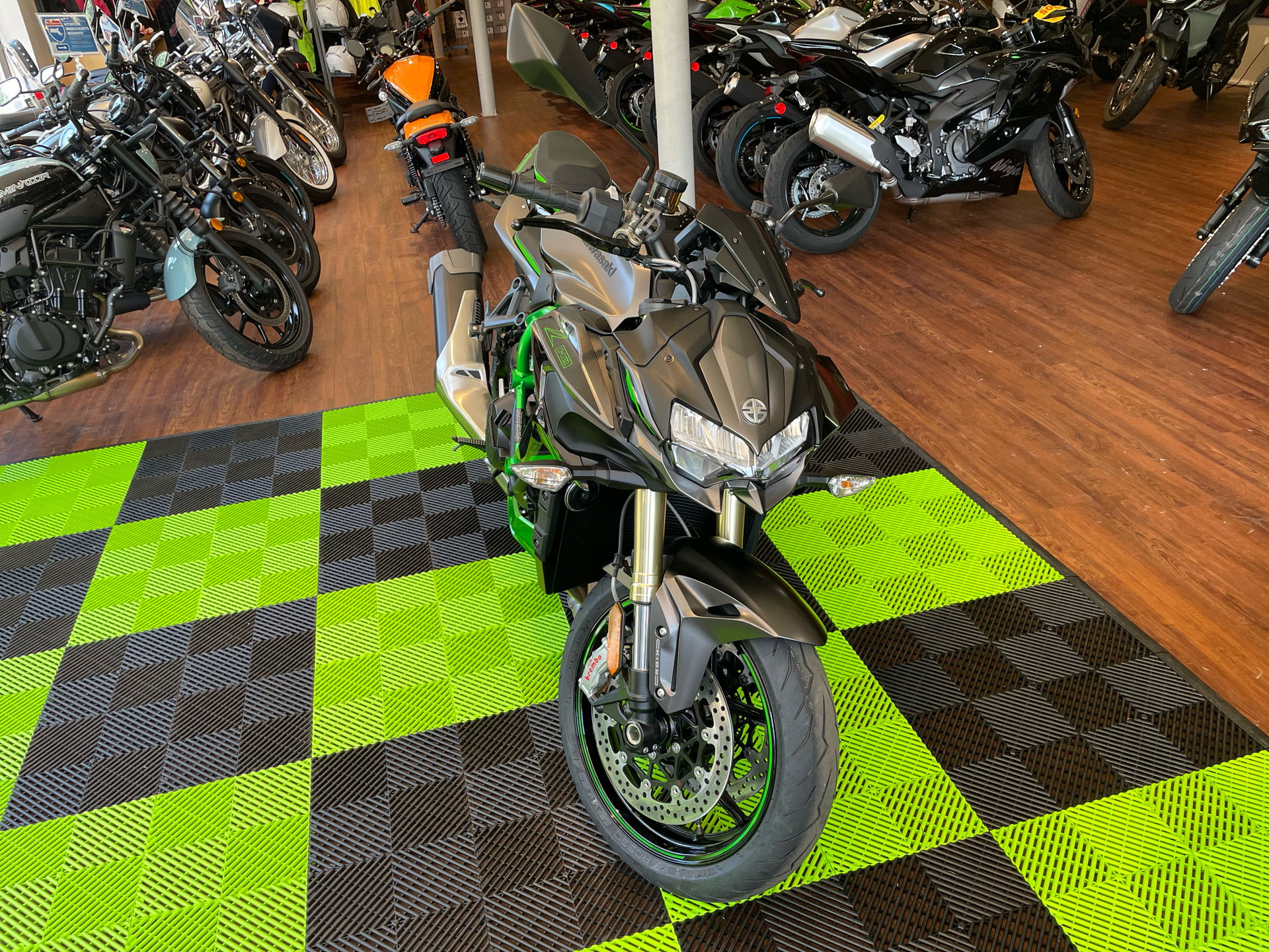 2025 Kawasaki Z H2 SE ABS in Tyngsboro, Massachusetts - Photo 14