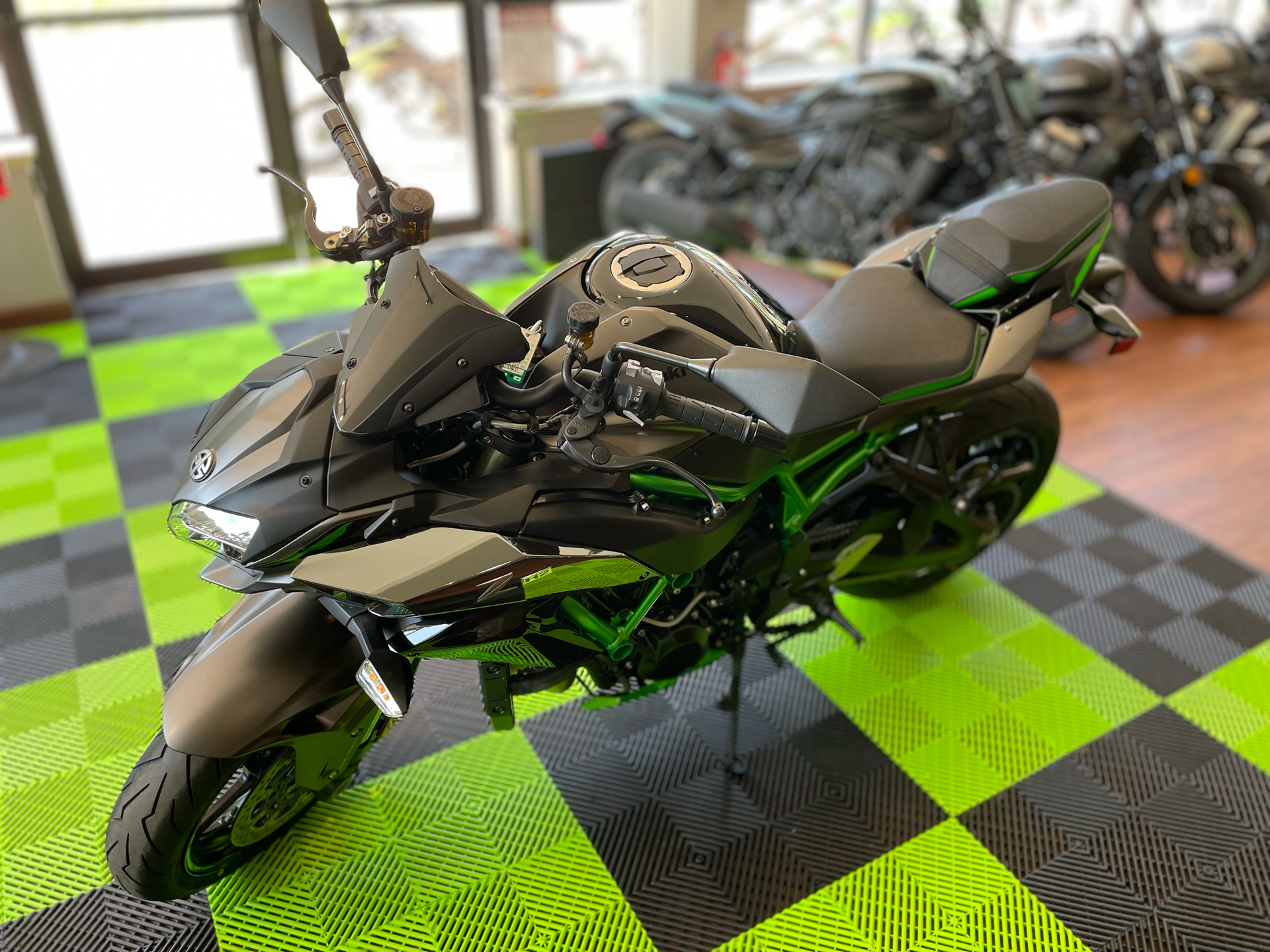 2025 Kawasaki Z H2 SE ABS in Tyngsboro, Massachusetts - Photo 17