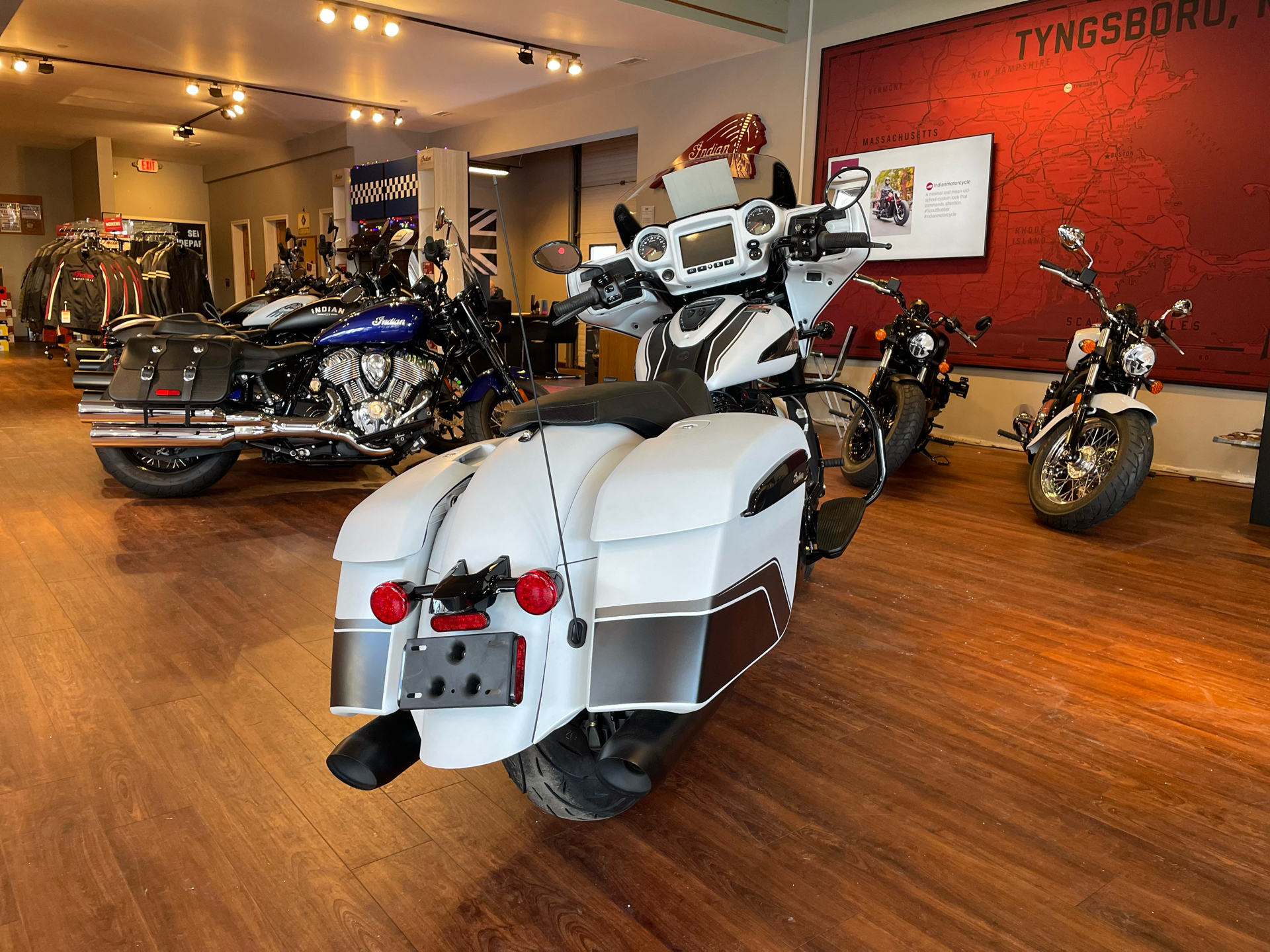 2024 Indian Motorcycle Chieftain® Dark Horse® in Tyngsboro, Massachusetts - Photo 9