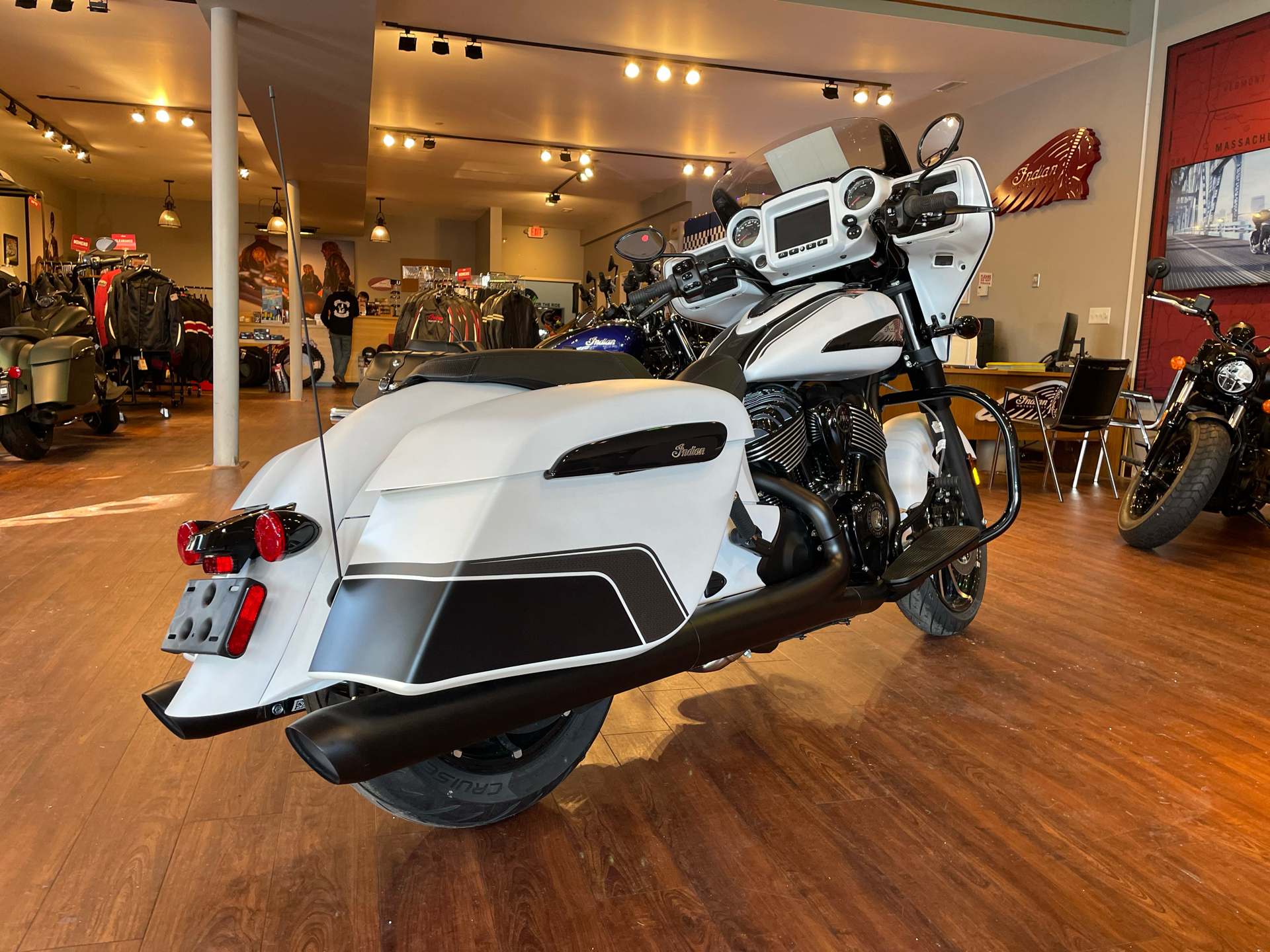 2024 Indian Motorcycle Chieftain® Dark Horse® in Tyngsboro, Massachusetts - Photo 10