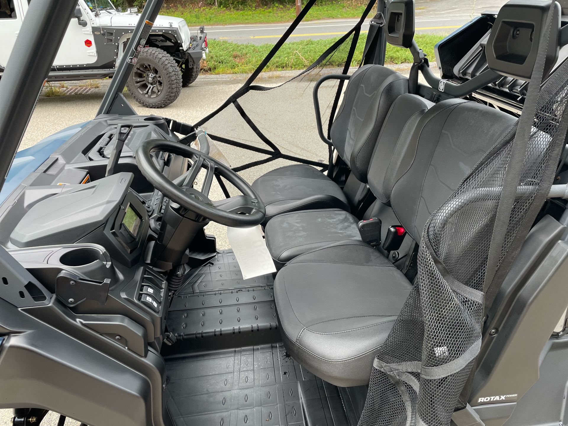 2025 Can-Am Defender XT HD9 in Tyngsboro, Massachusetts - Photo 10