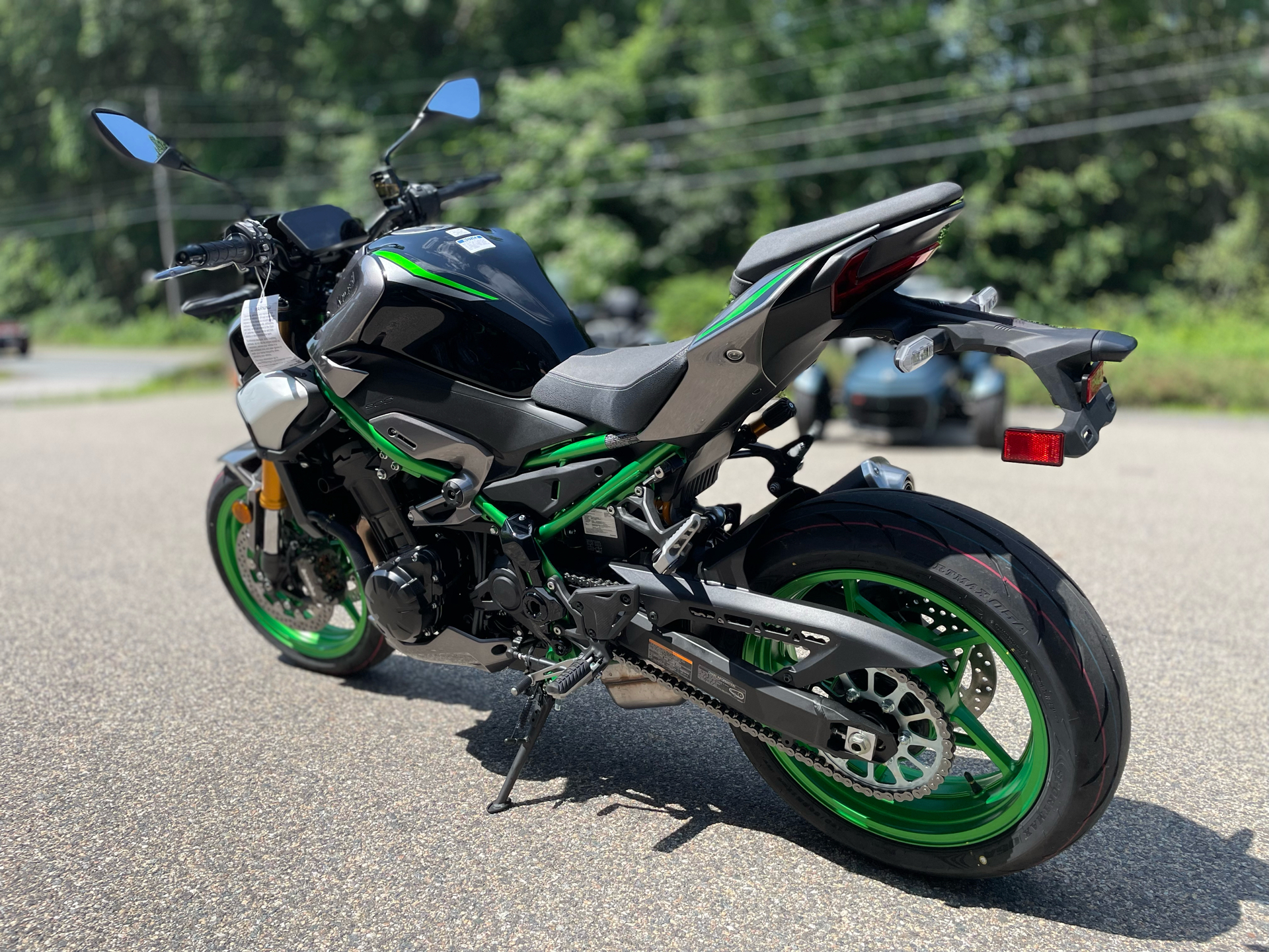 2025 Kawasaki Z900 SE ABS in Tyngsboro, Massachusetts - Photo 9