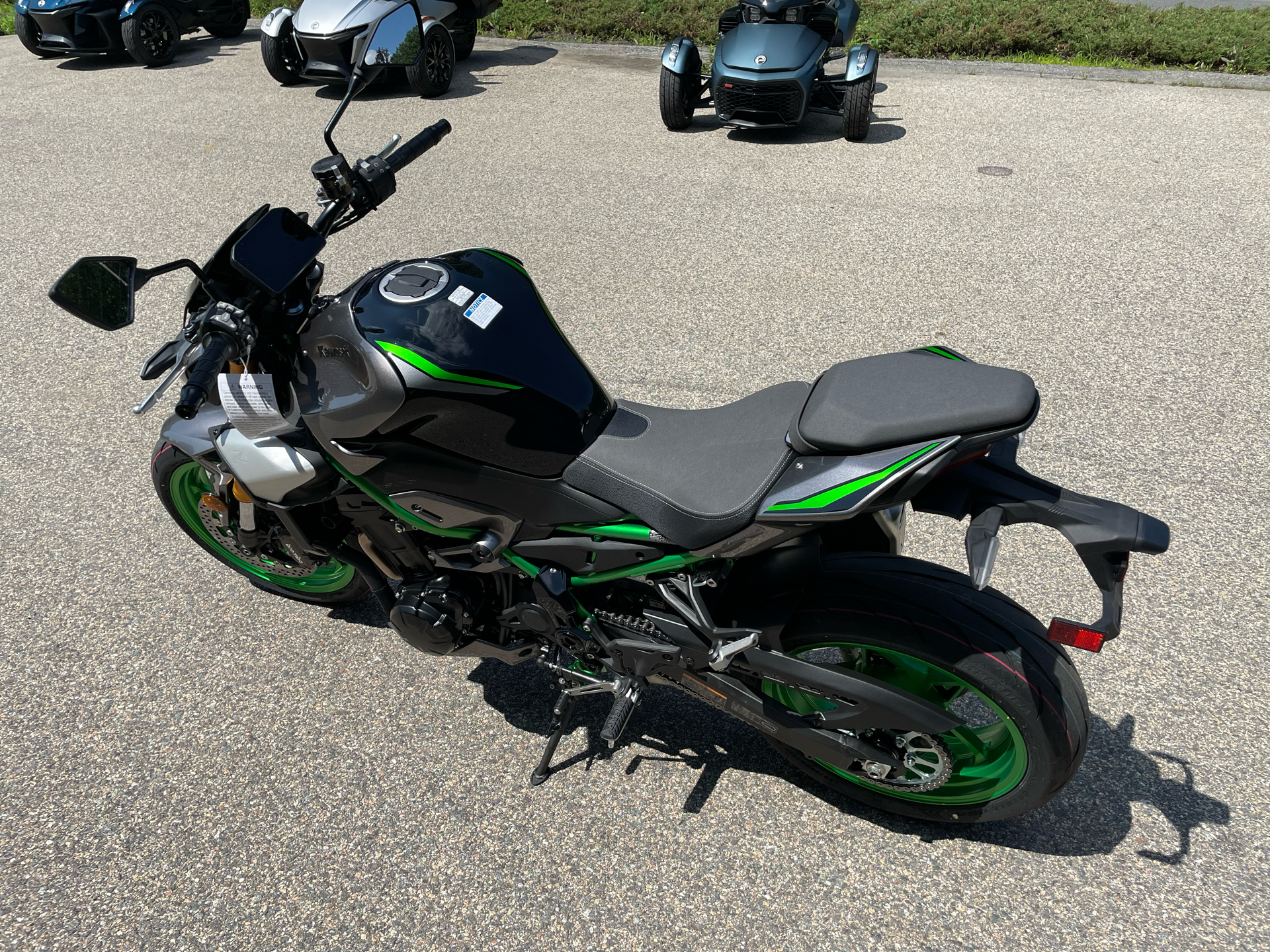 2025 Kawasaki Z900 SE ABS in Tyngsboro, Massachusetts - Photo 10