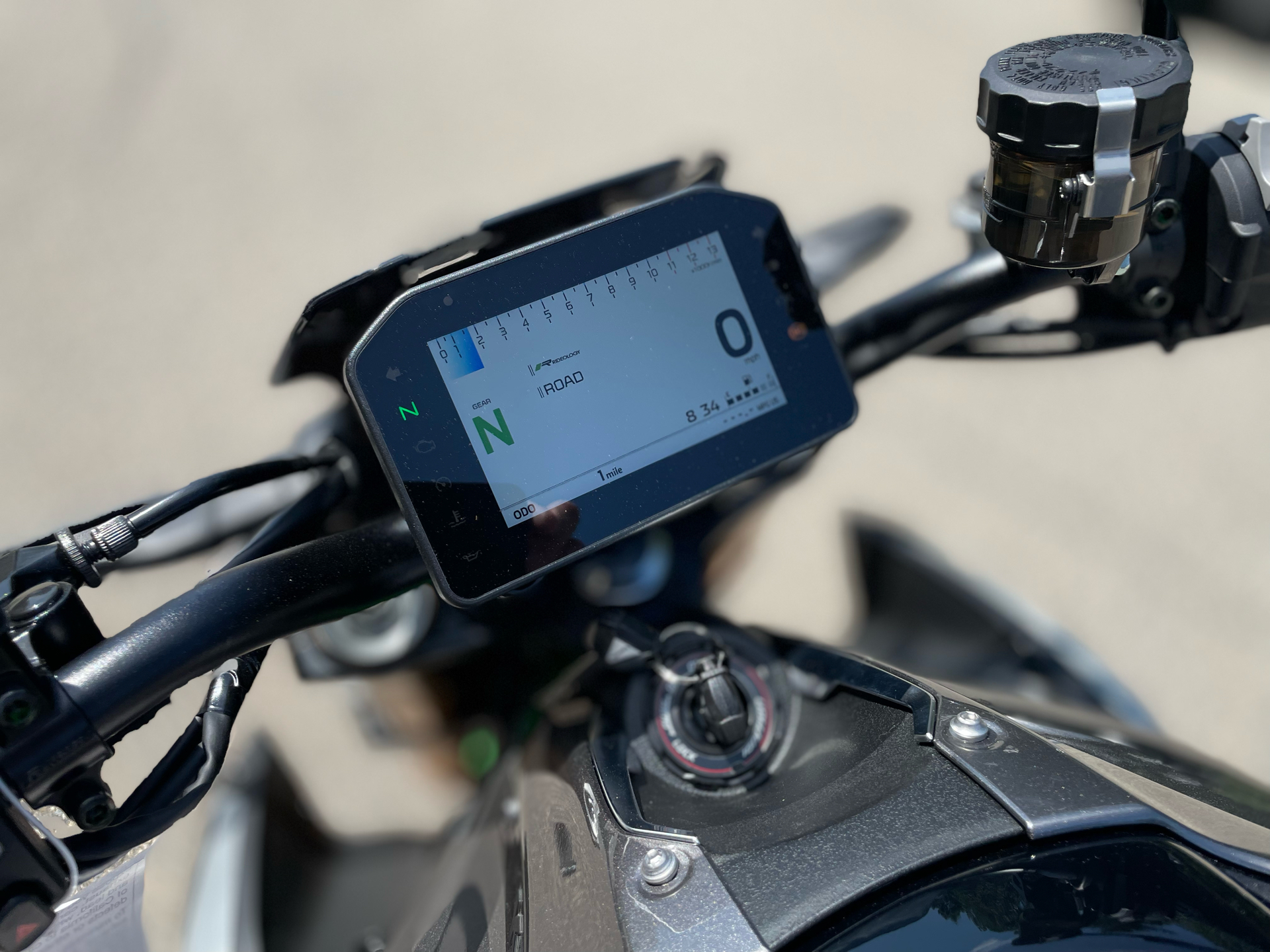 2025 Kawasaki Z900 SE ABS in Tyngsboro, Massachusetts - Photo 13