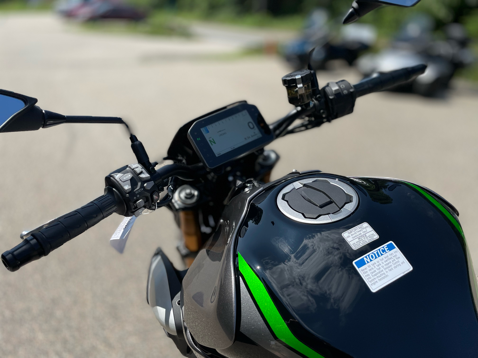 2025 Kawasaki Z900 SE ABS in Tyngsboro, Massachusetts - Photo 14