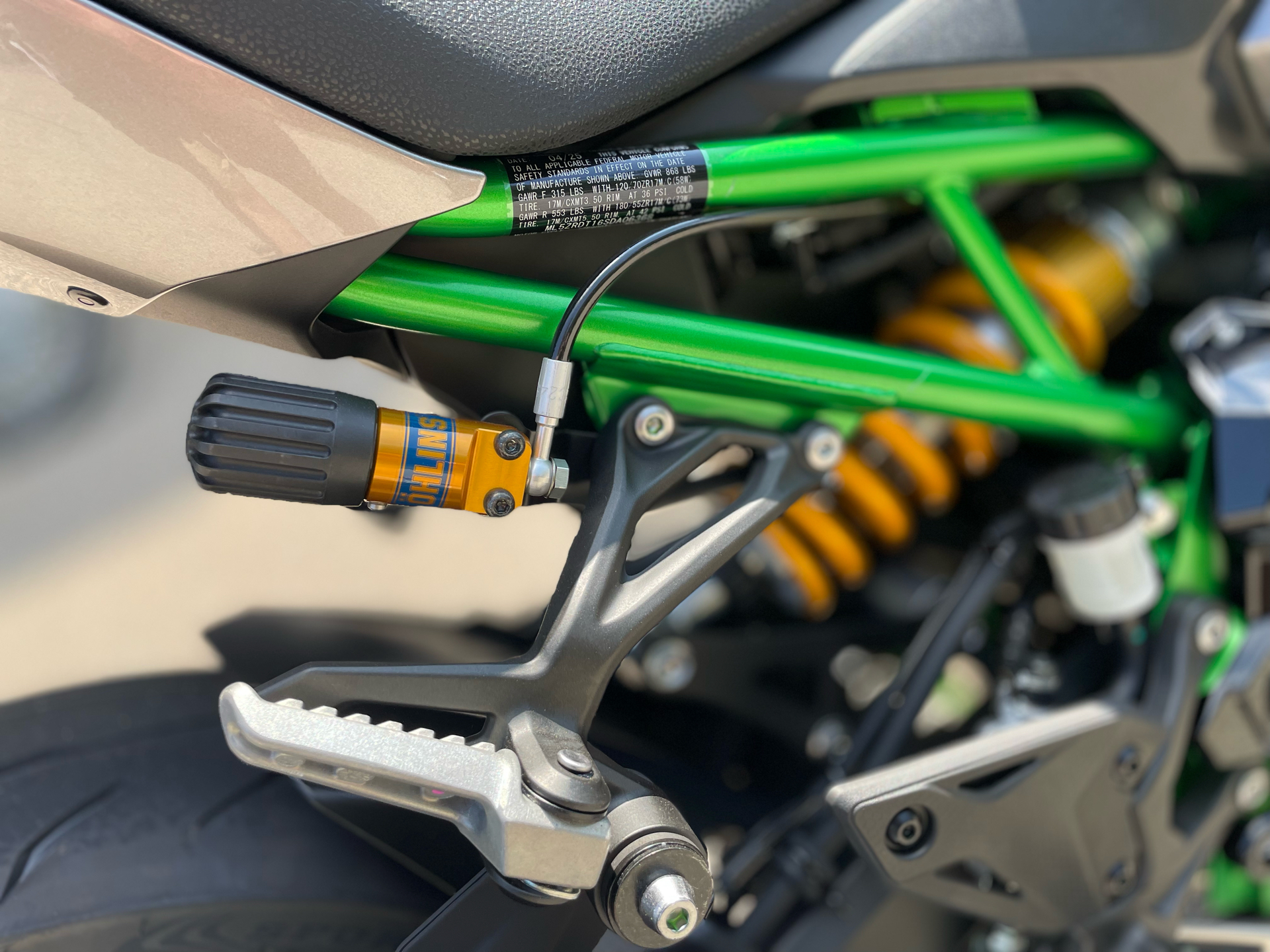 2025 Kawasaki Z900 SE ABS in Tyngsboro, Massachusetts - Photo 17