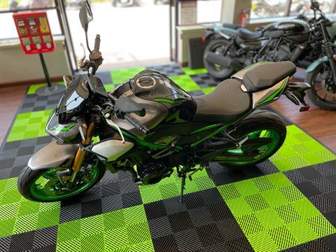 2025 Kawasaki Z900 SE ABS in Tyngsboro, Massachusetts - Photo 8