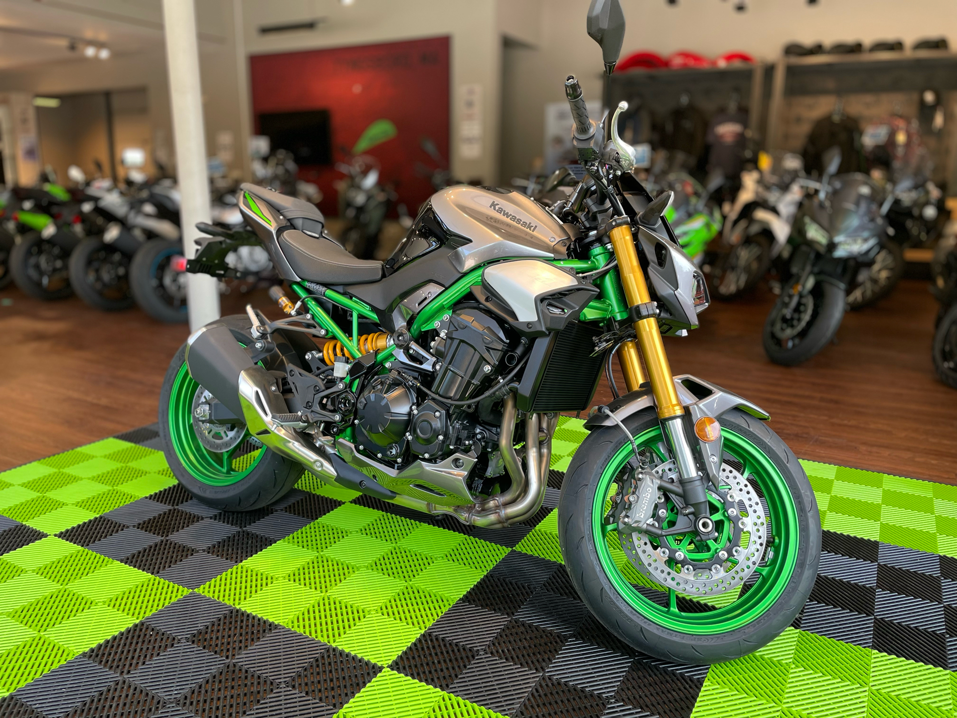 2025 Kawasaki Z900 SE ABS in Tyngsboro, Massachusetts - Photo 16
