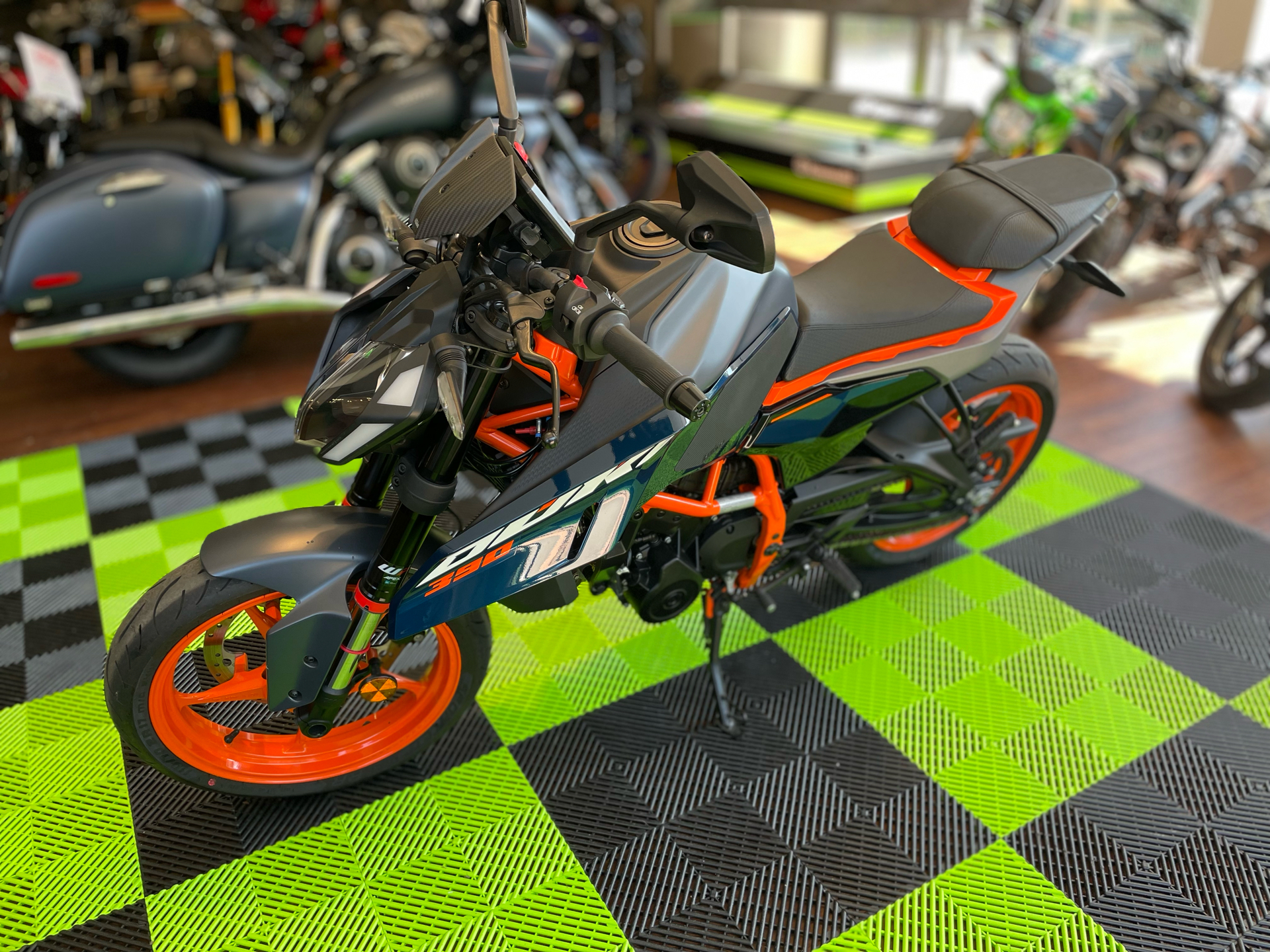 2024 KTM 390 Duke in Tyngsboro, Massachusetts - Photo 2