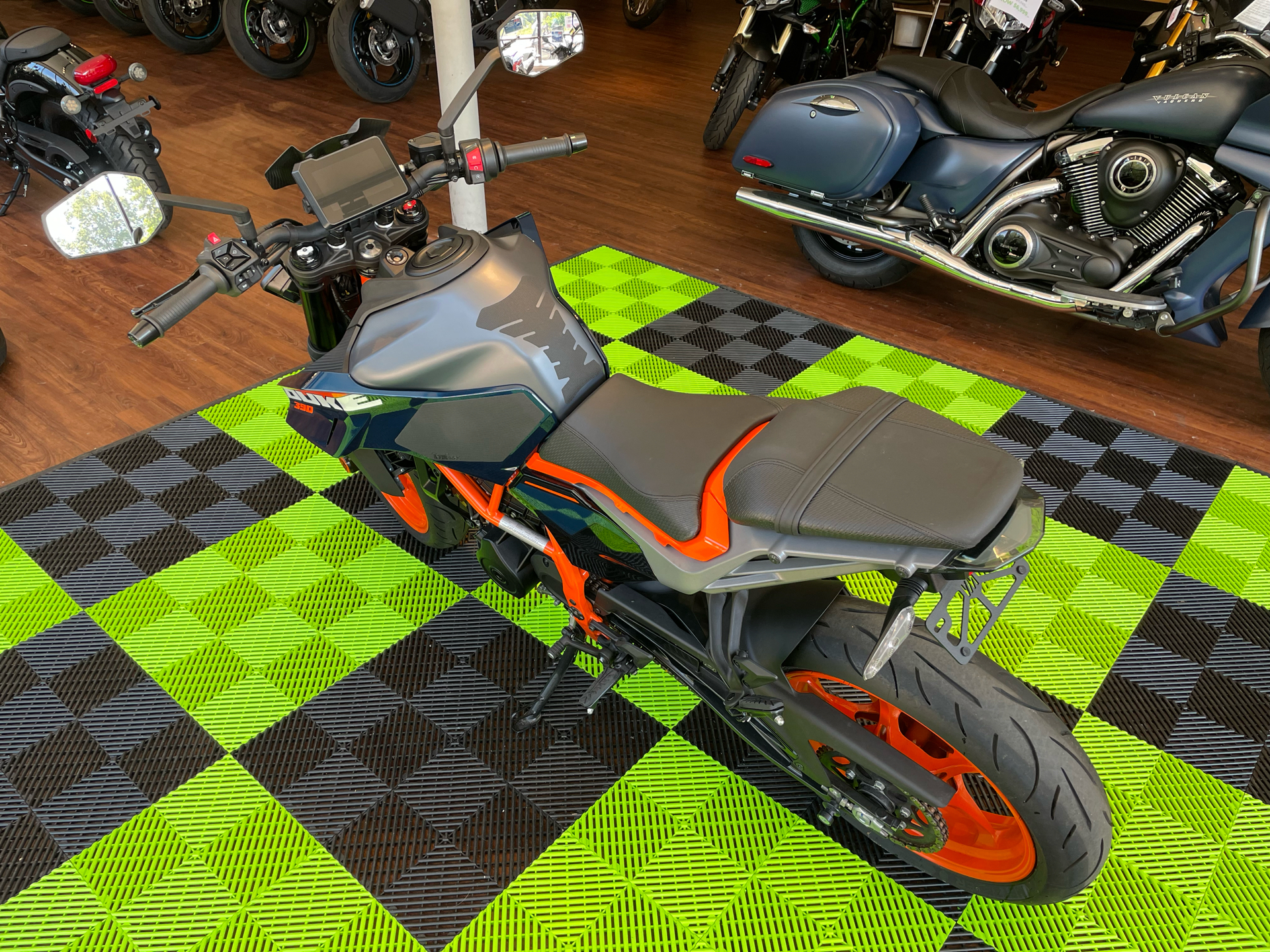 2024 KTM 390 Duke in Tyngsboro, Massachusetts - Photo 3