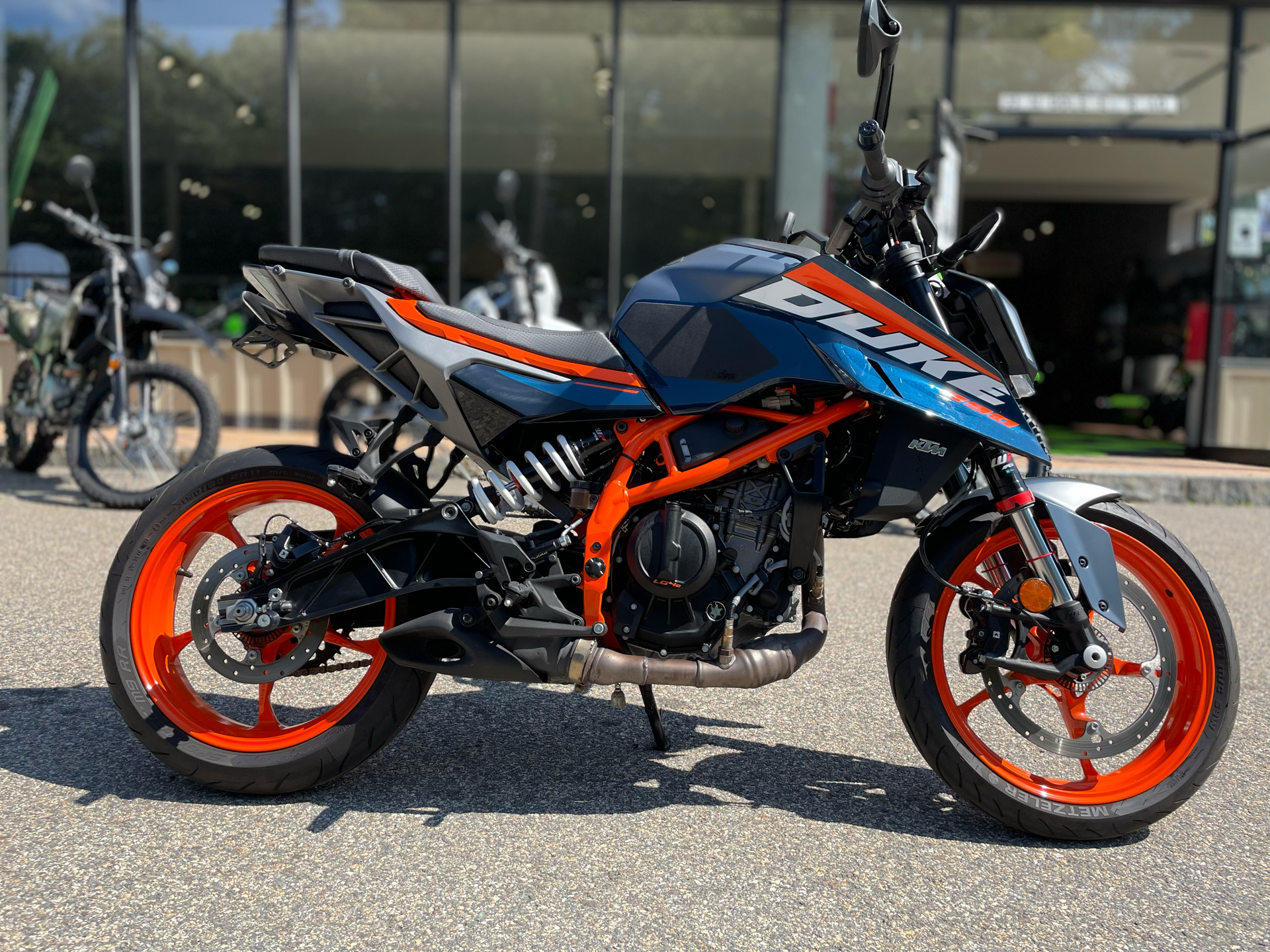 2024 KTM 390 Duke in Tyngsboro, Massachusetts - Photo 4