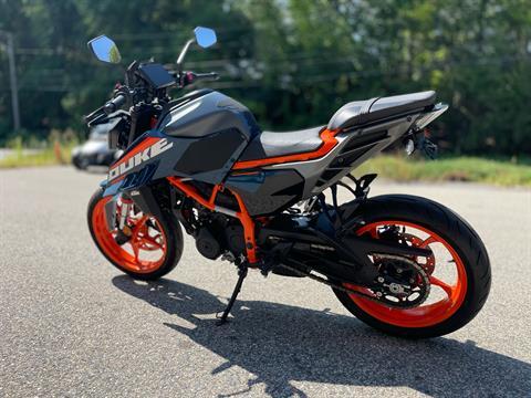 2024 KTM 390 Duke in Tyngsboro, Massachusetts - Photo 8