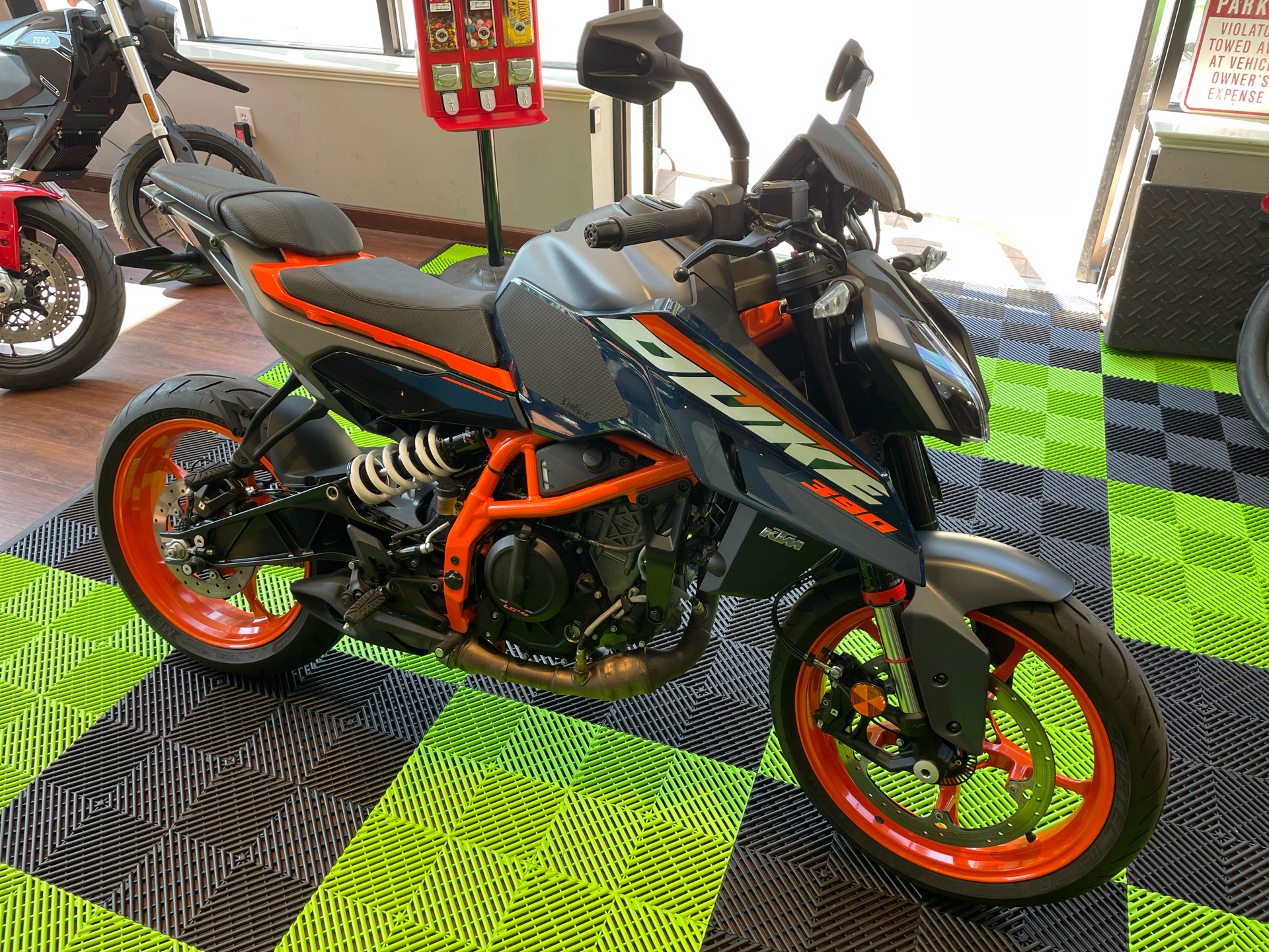 2024 KTM 390 Duke in Tyngsboro, Massachusetts - Photo 9