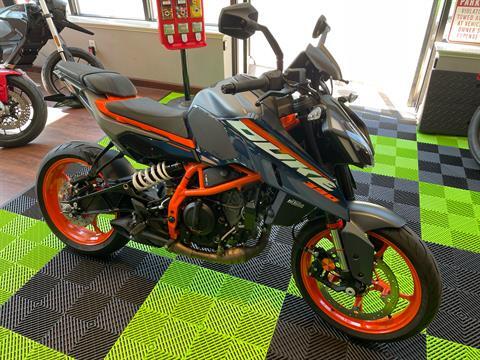2024 KTM 390 Duke in Tyngsboro, Massachusetts - Photo 9