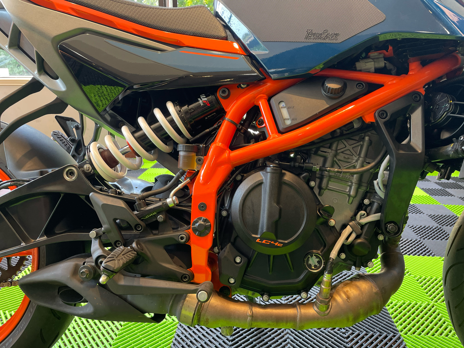 2024 KTM 390 Duke in Tyngsboro, Massachusetts - Photo 15