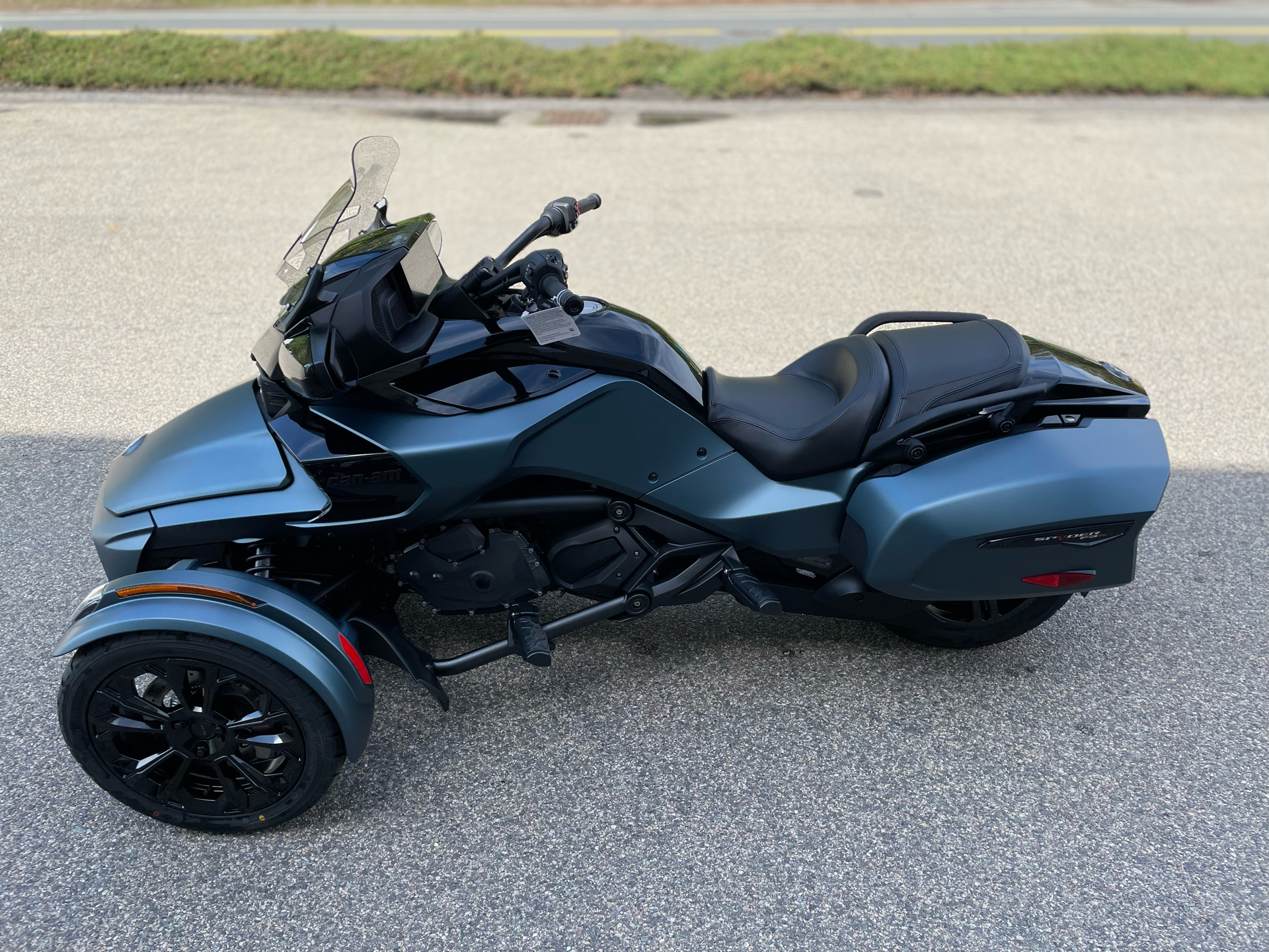 2025 Can-Am Spyder F3-T in Tyngsboro, Massachusetts - Photo 7